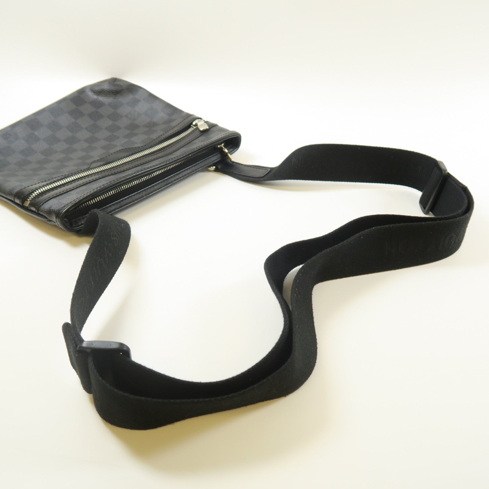 LOUIS VUITTON Damier Graphite Thomas銀扣肩背袋黑色
