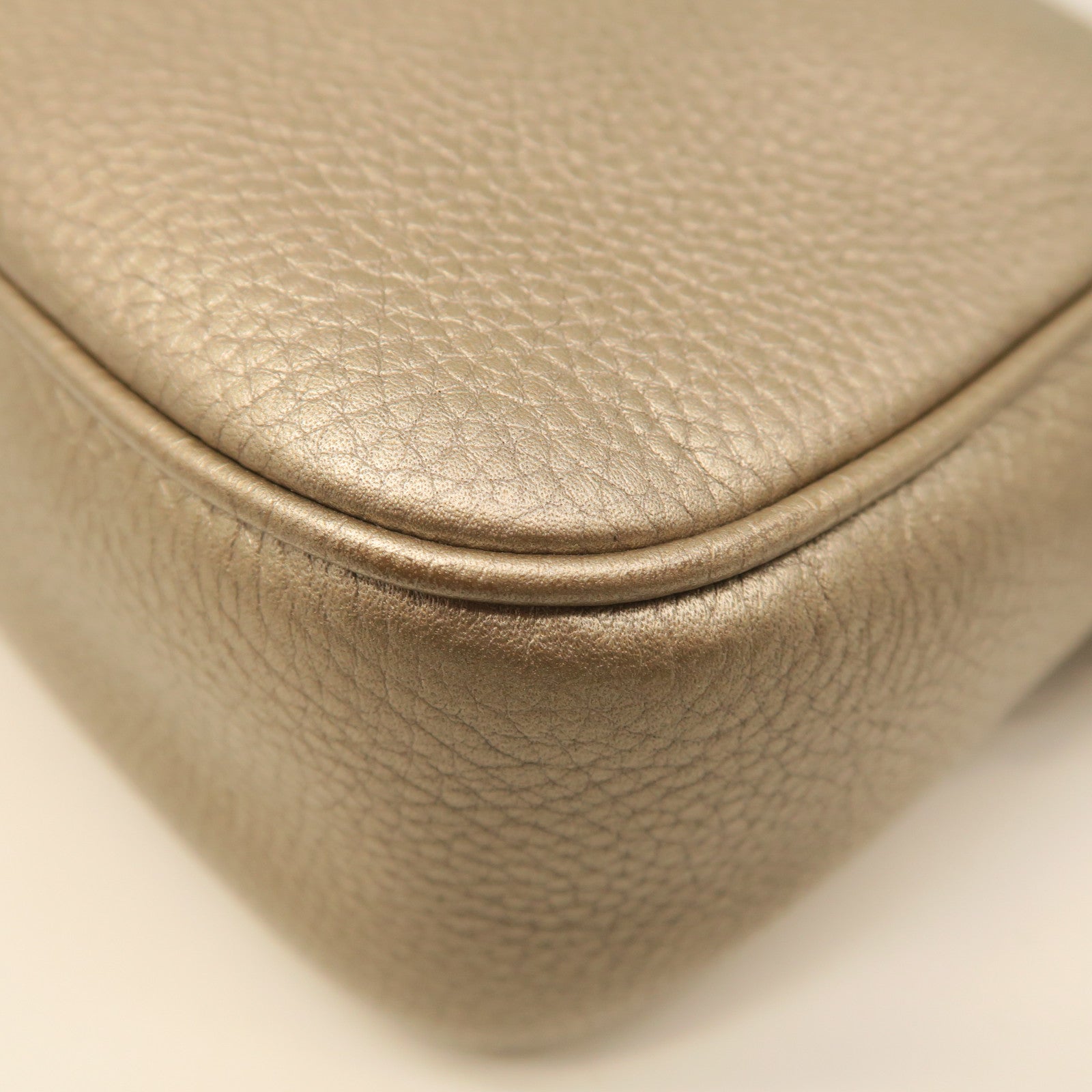 GUCCI 牛皮皮革Shoulder Bag金扣肩背袋金色
