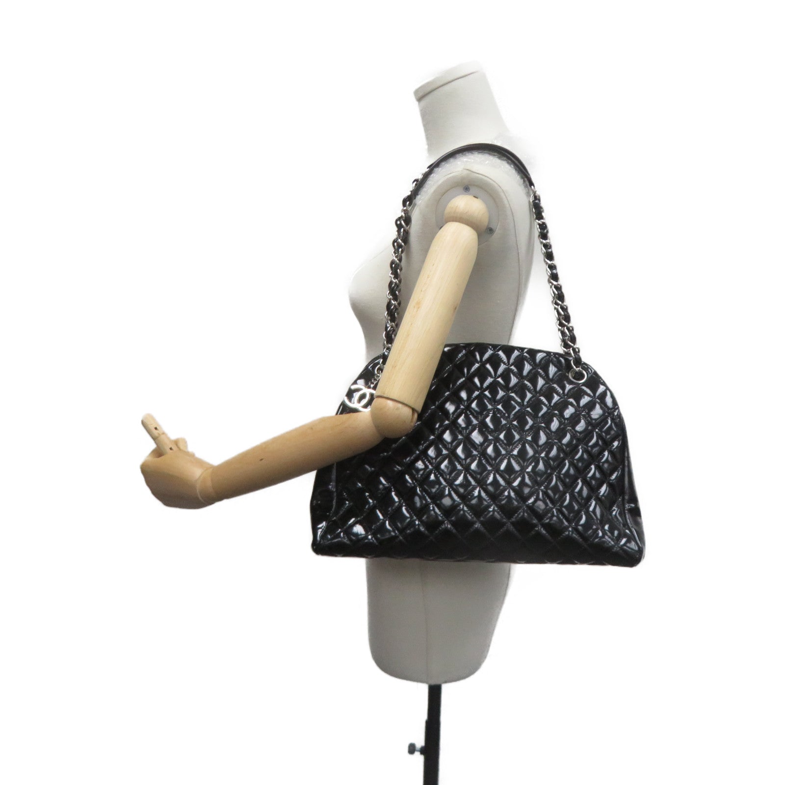 CHANEL 菱格漆皮皮革Chain Shoulder Bag银扣链带肩背袋黑色