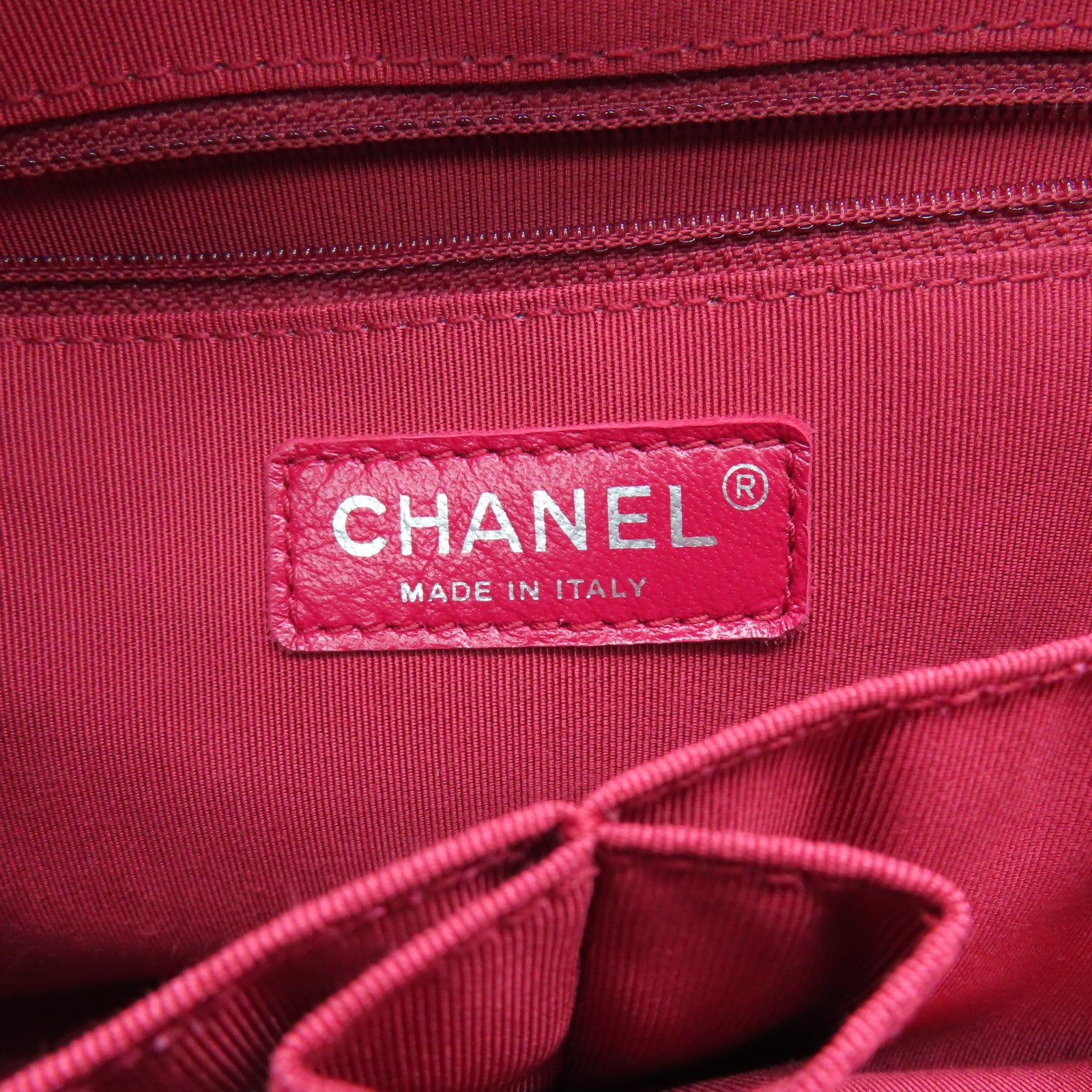 CHANEL Caviar皮革Gabrielle Bag金銀扣鏈帶肩背袋黑色