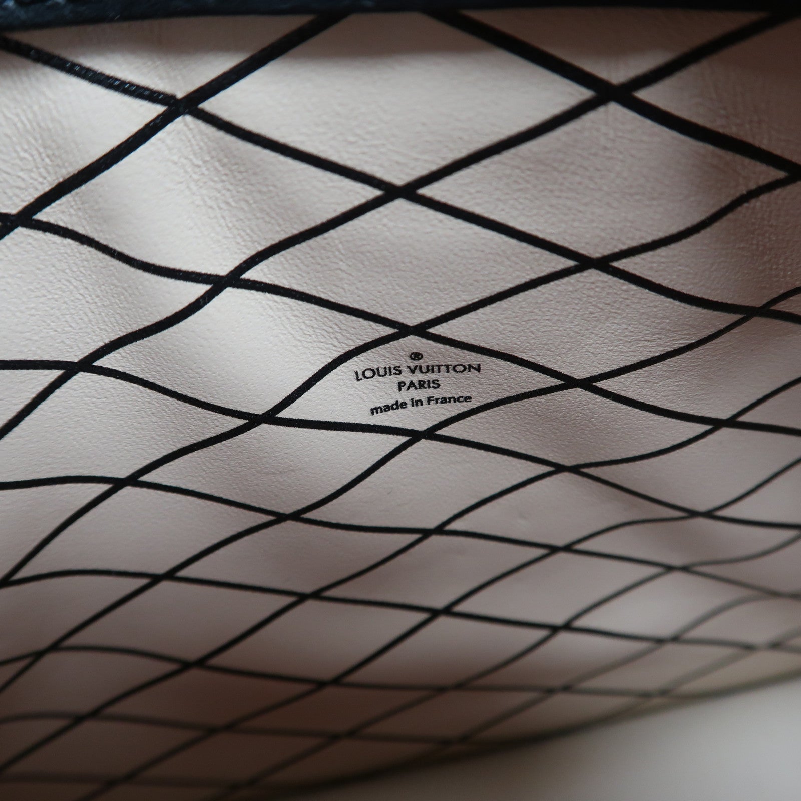 LOUIS VUITTON Epi Trunk Clutch金扣肩背袋粉紅色/黑色