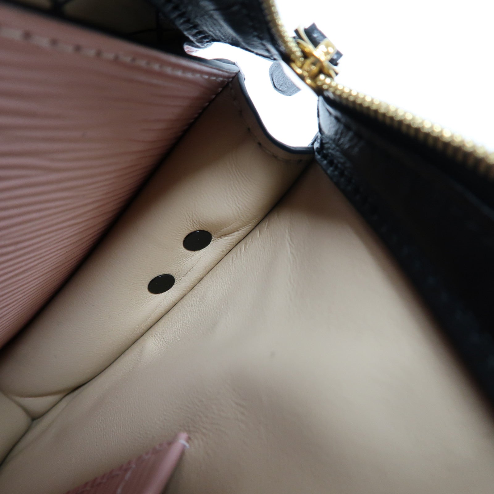 LOUIS VUITTON Epi Trunk Clutch金扣肩背袋粉紅色/黑色