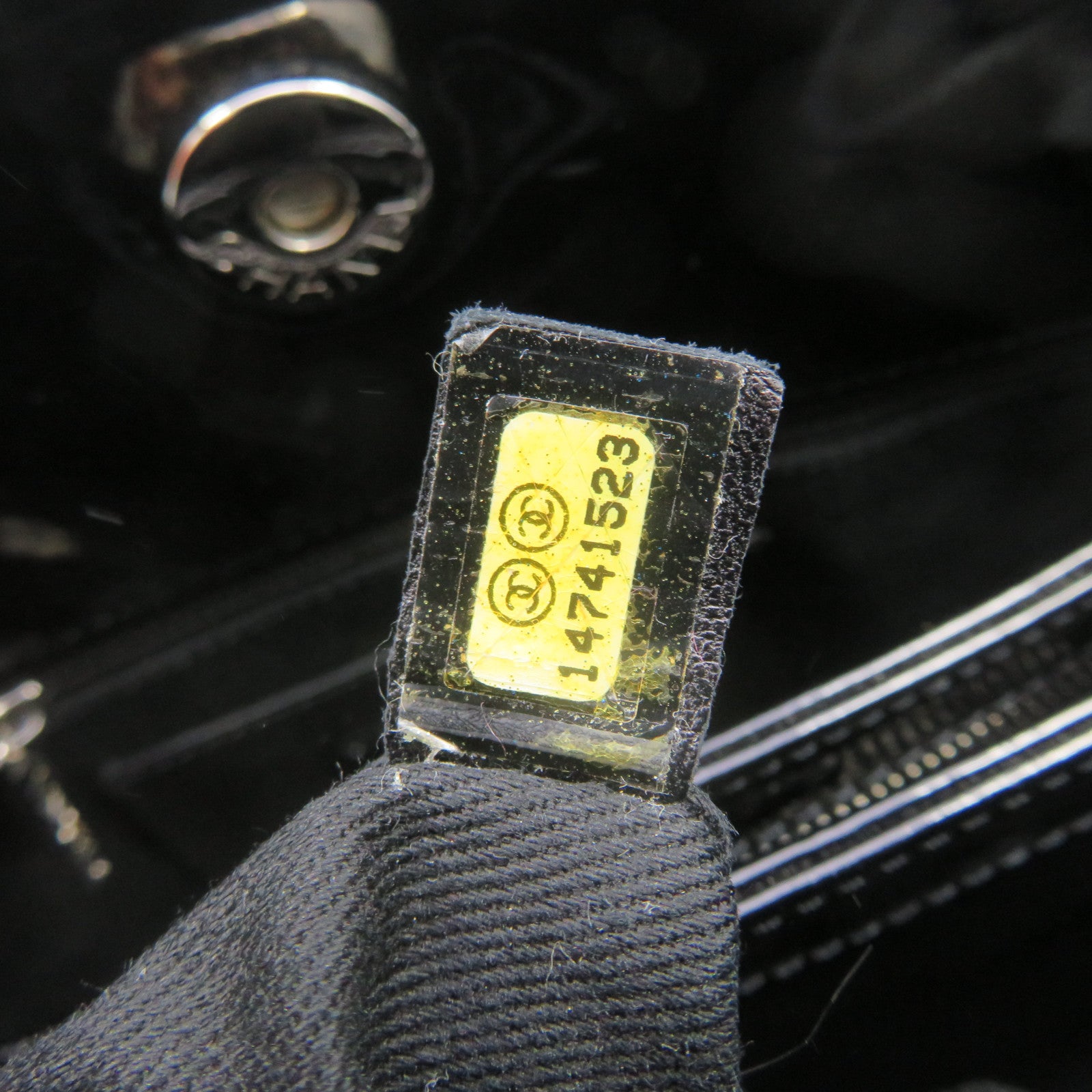 CHANEL 菱格漆皮皮革Chain Shoulder Bag银扣链带肩背袋黑色