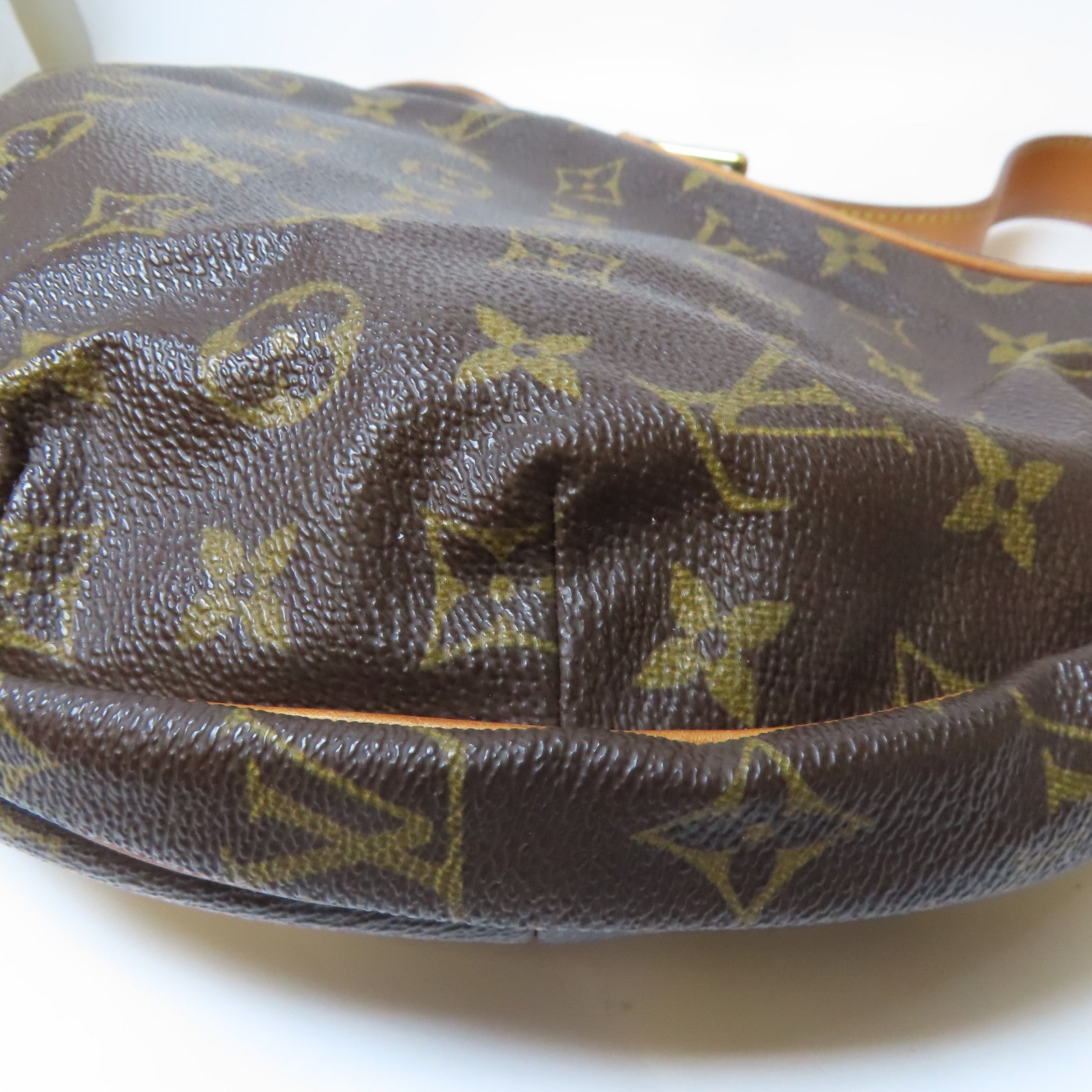 LOUIS VUITTON Monogram Pochette Croissant金扣肩背袋啡色