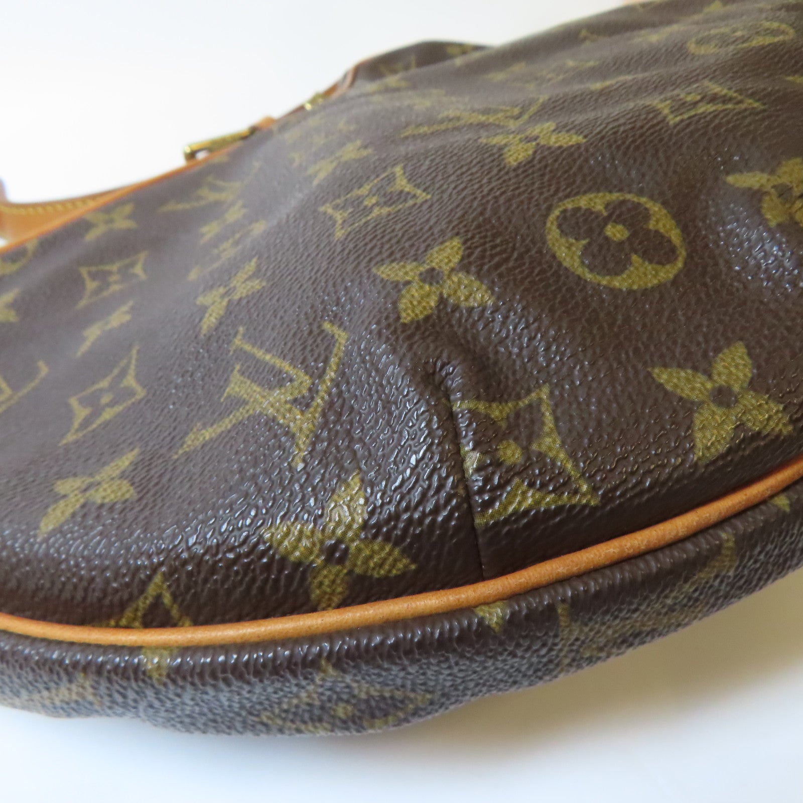 LOUIS VUITTON Monogram Pochette Croissant金扣肩背袋啡色