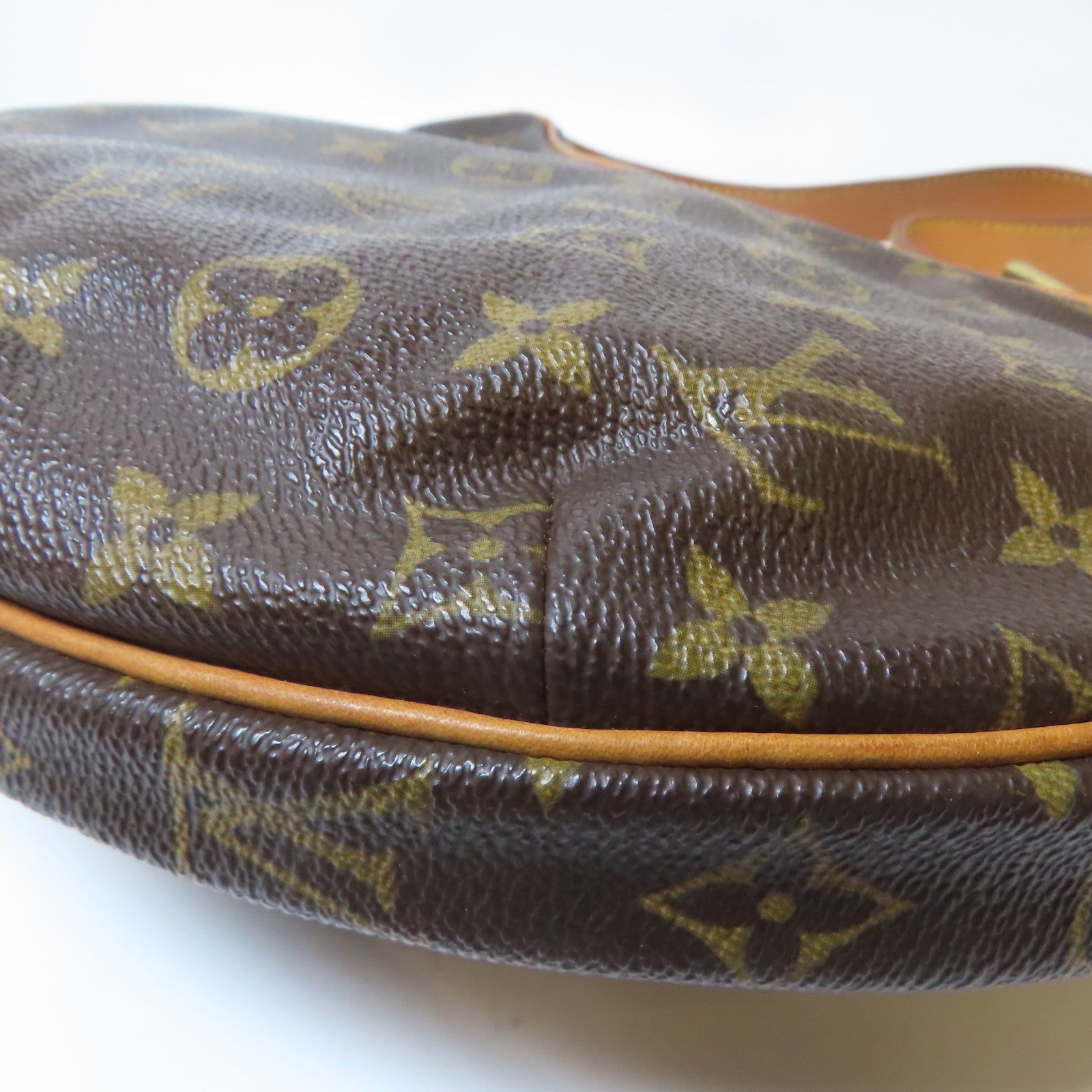 LOUIS VUITTON Monogram Pochette Croissant金扣肩背袋啡色