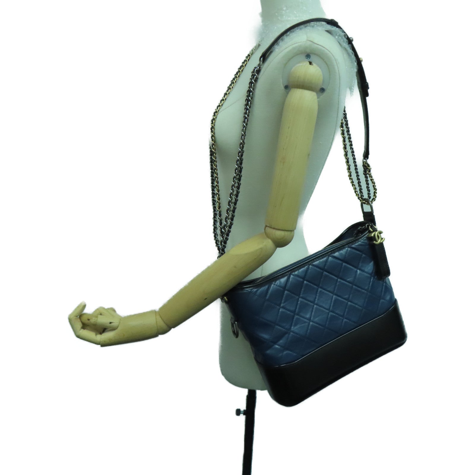 CHANEL [Sharp Discount] Diamond Agedcalf Leather Gabrielle Shoulder Bag Blue/Black