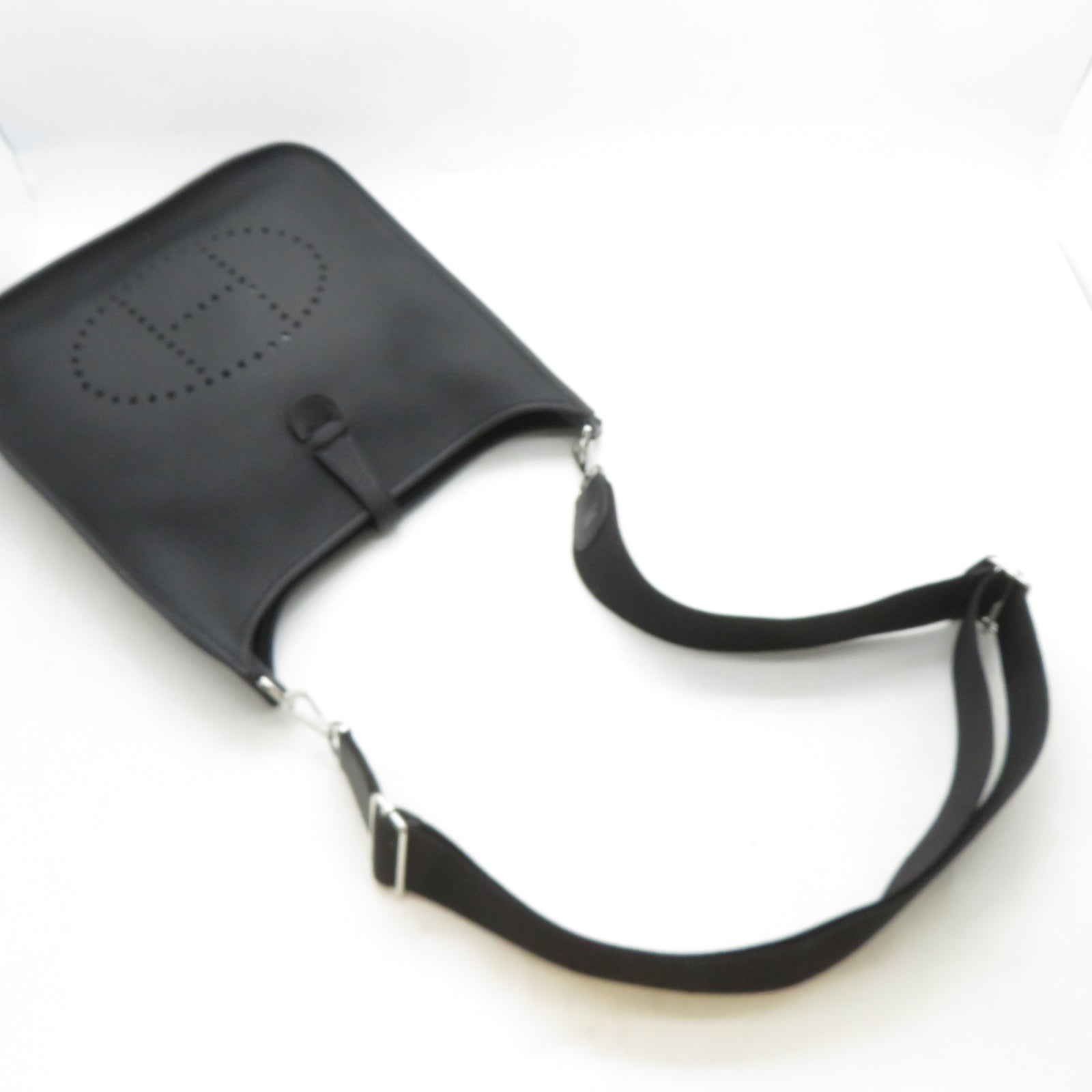 HERMES Clemence皮革Evelyne PM銀扣肩背袋Noir黑色
