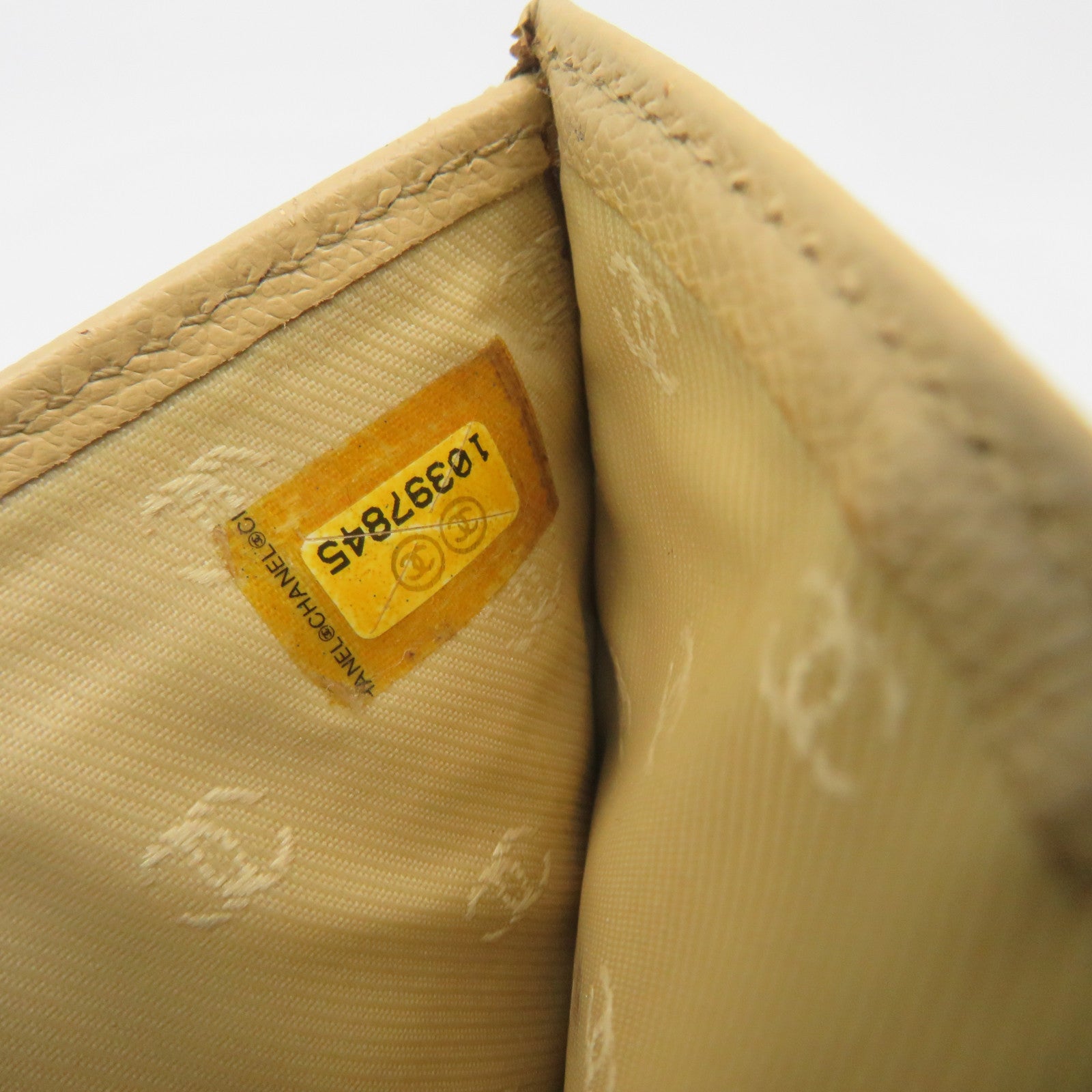 CHANEL 【激減優惠】牛皮皮革Short Wallet金扣短錢包杏色