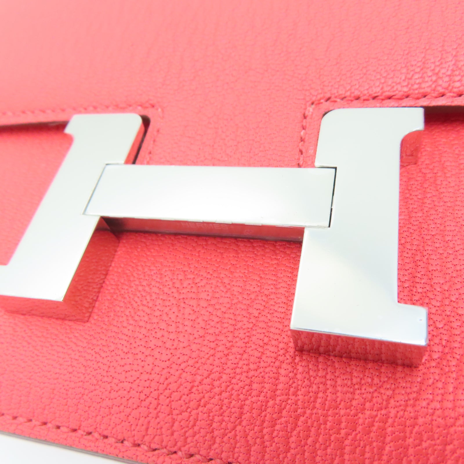 HERMES Chevre皮革Constance Mini银扣肩背袋糖果红色
