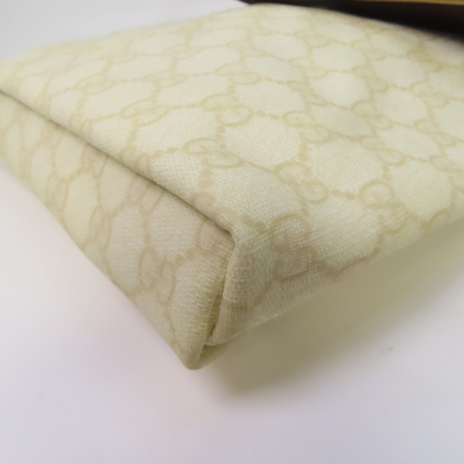 GUCCI 塗層帆布Shoulder Bag金扣肩背袋白色