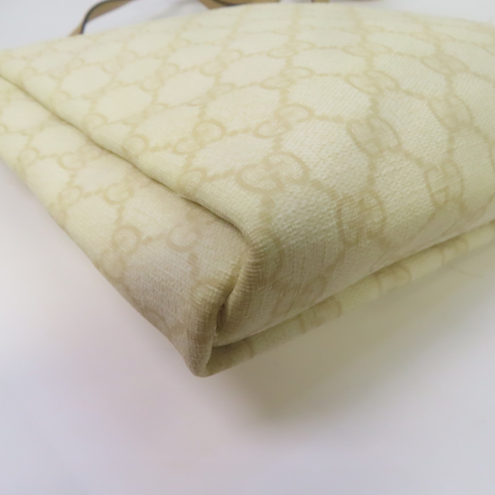 GUCCI 塗層帆布Shoulder Bag金扣肩背袋白色