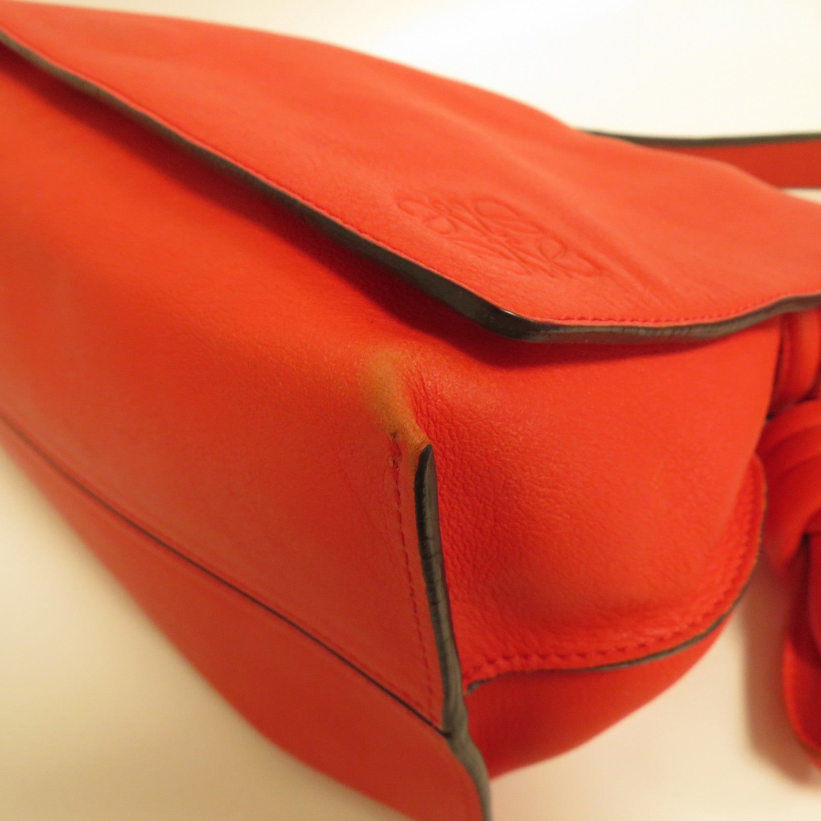 LOEWE 羊皮皮革Shoulder Bag金扣肩背袋紅色