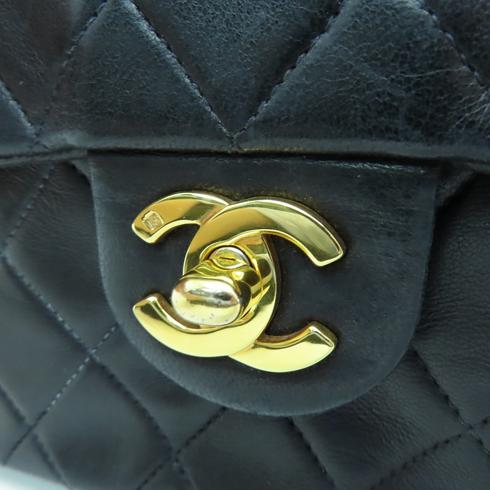 CHANEL 【激減優惠】菱格羊皮皮革Vintage Mini 17cm金扣鏈帶肩背袋黑色