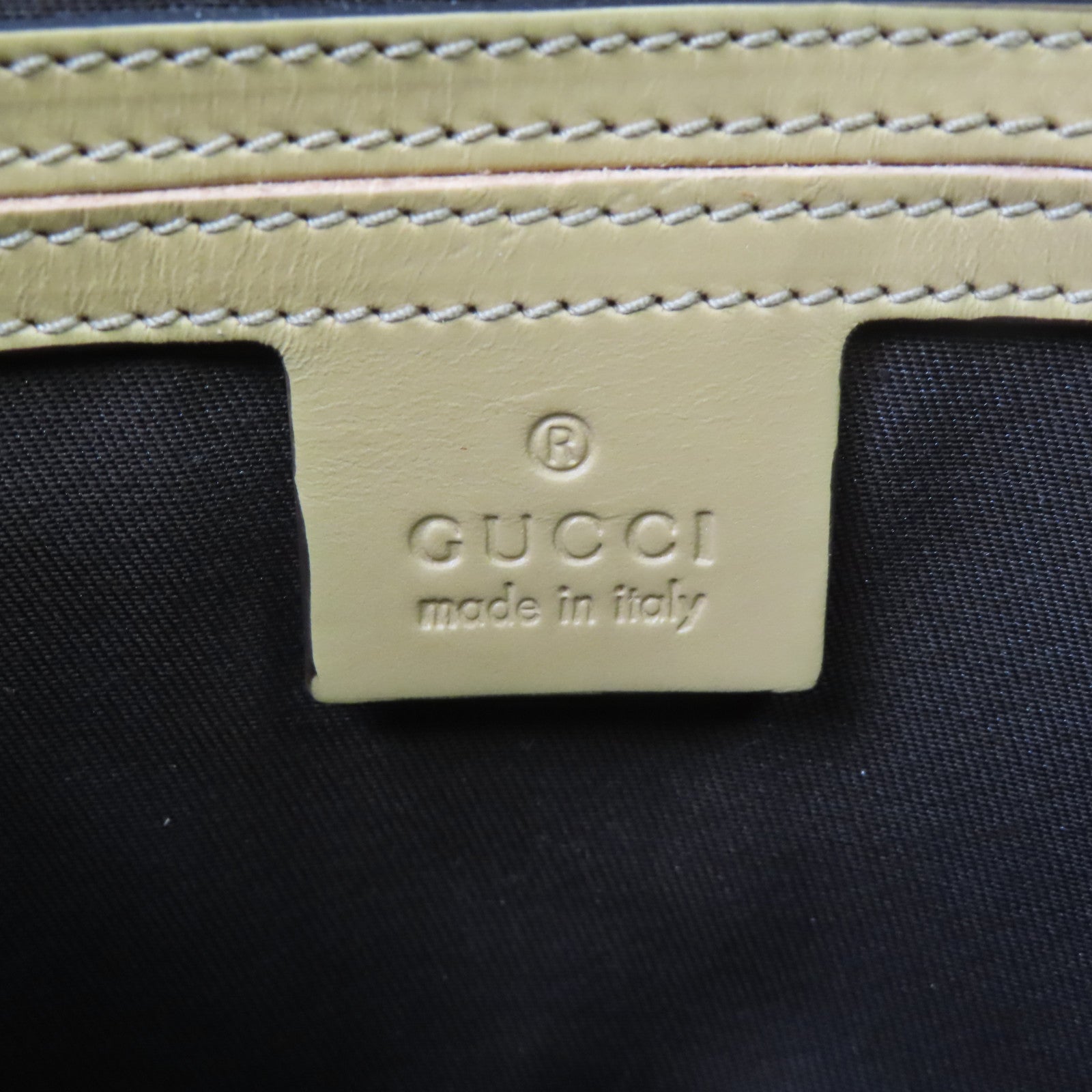 GUCCI 塗層帆布Shoulder Bag金扣肩背袋白色