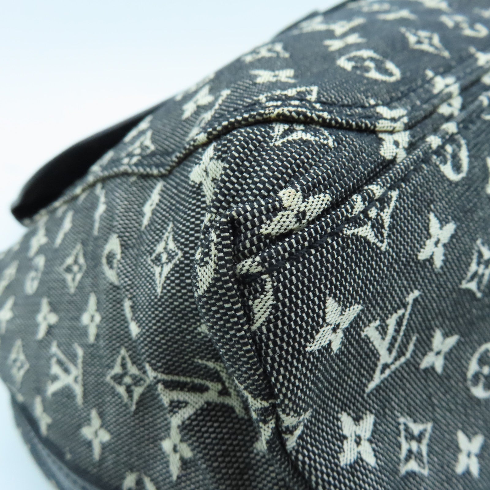 LOUIS VUITTON Monogram Mini Lin Mini Hippo Mario Kate Gold Buckle Handle Bag Black/White