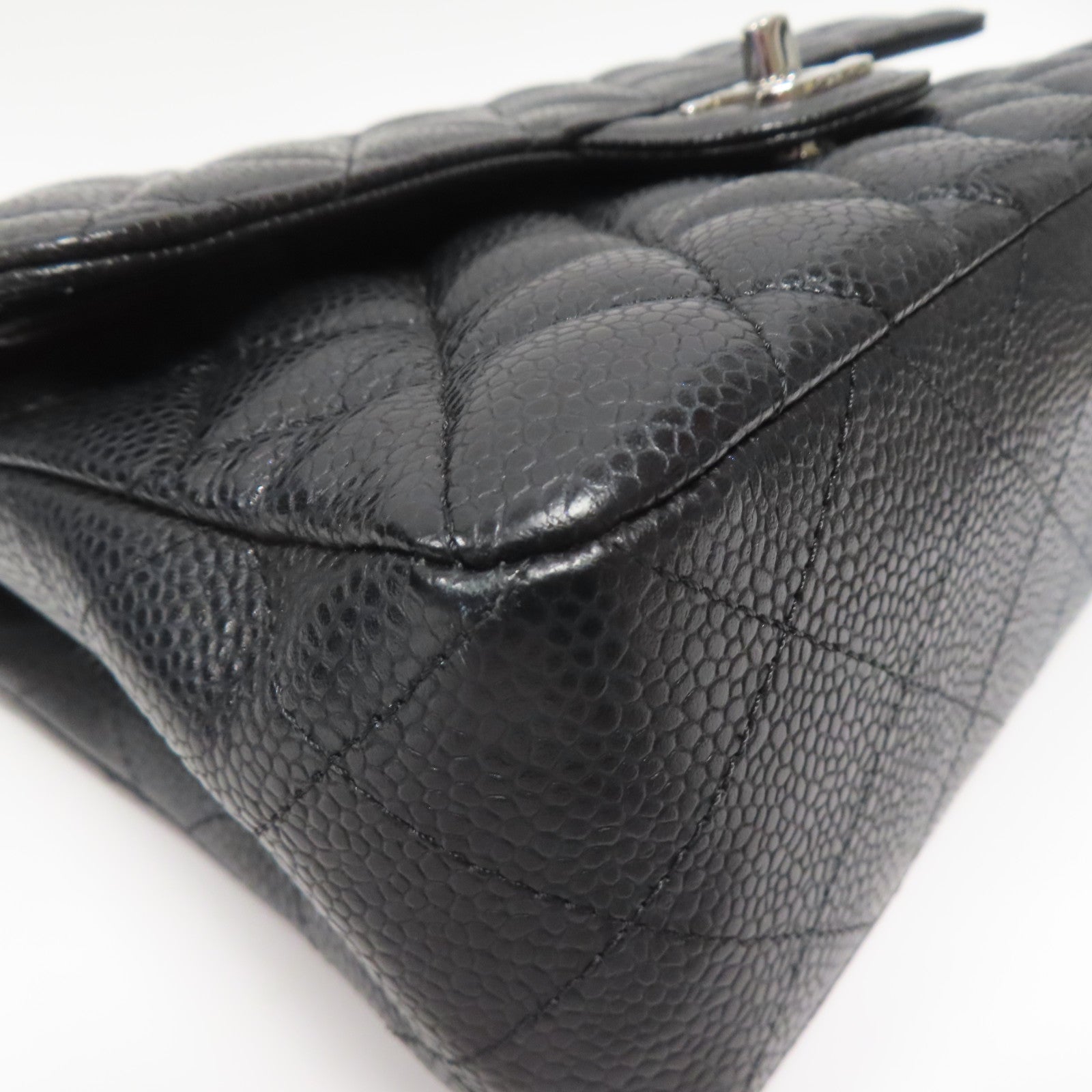 CHANEL 菱格Caviar皮革Classic 23cm銀扣鏈帶肩背袋黑色