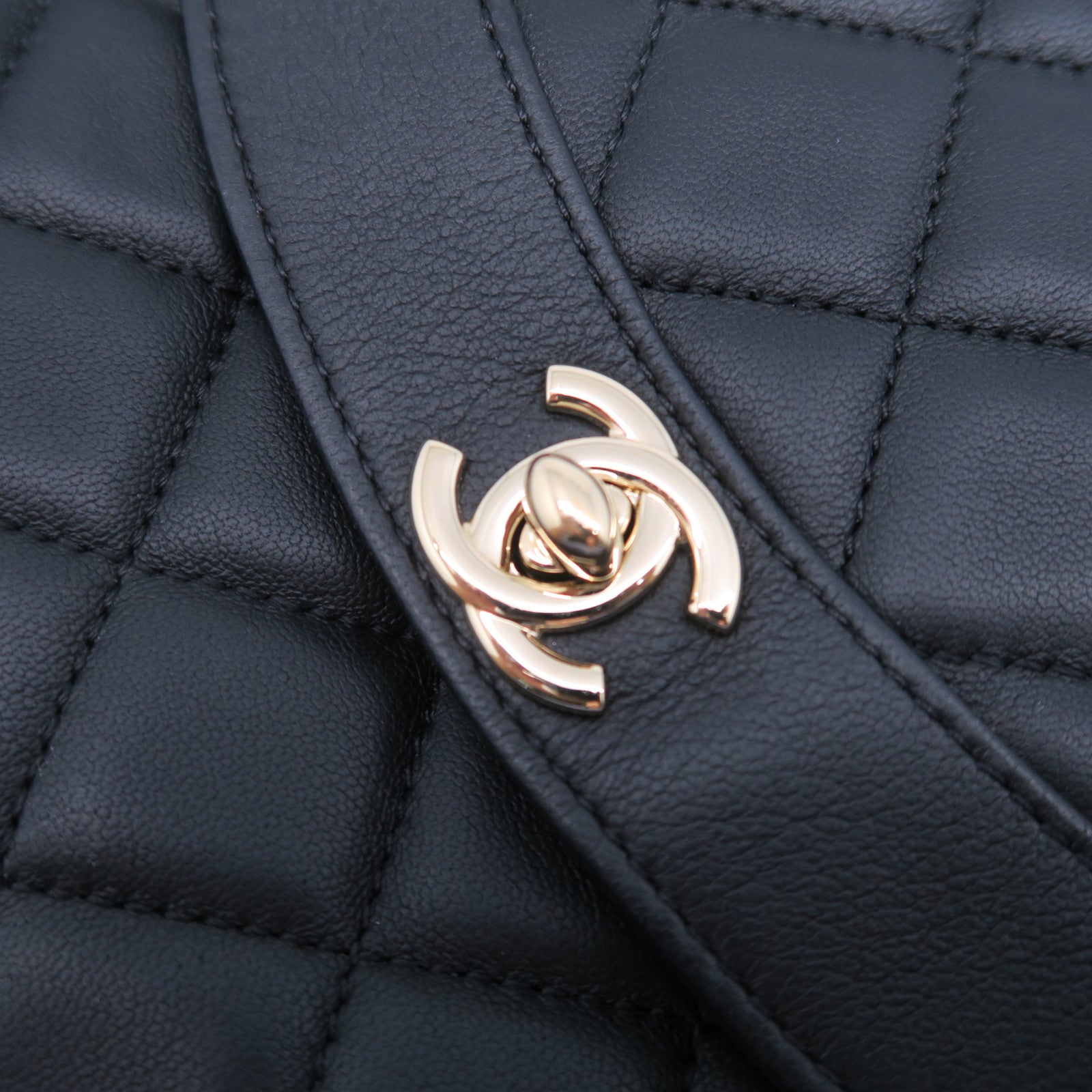CHANEL 菱格牛皮皮革Chain Shoulder Bag金扣鏈帶肩背袋黑色