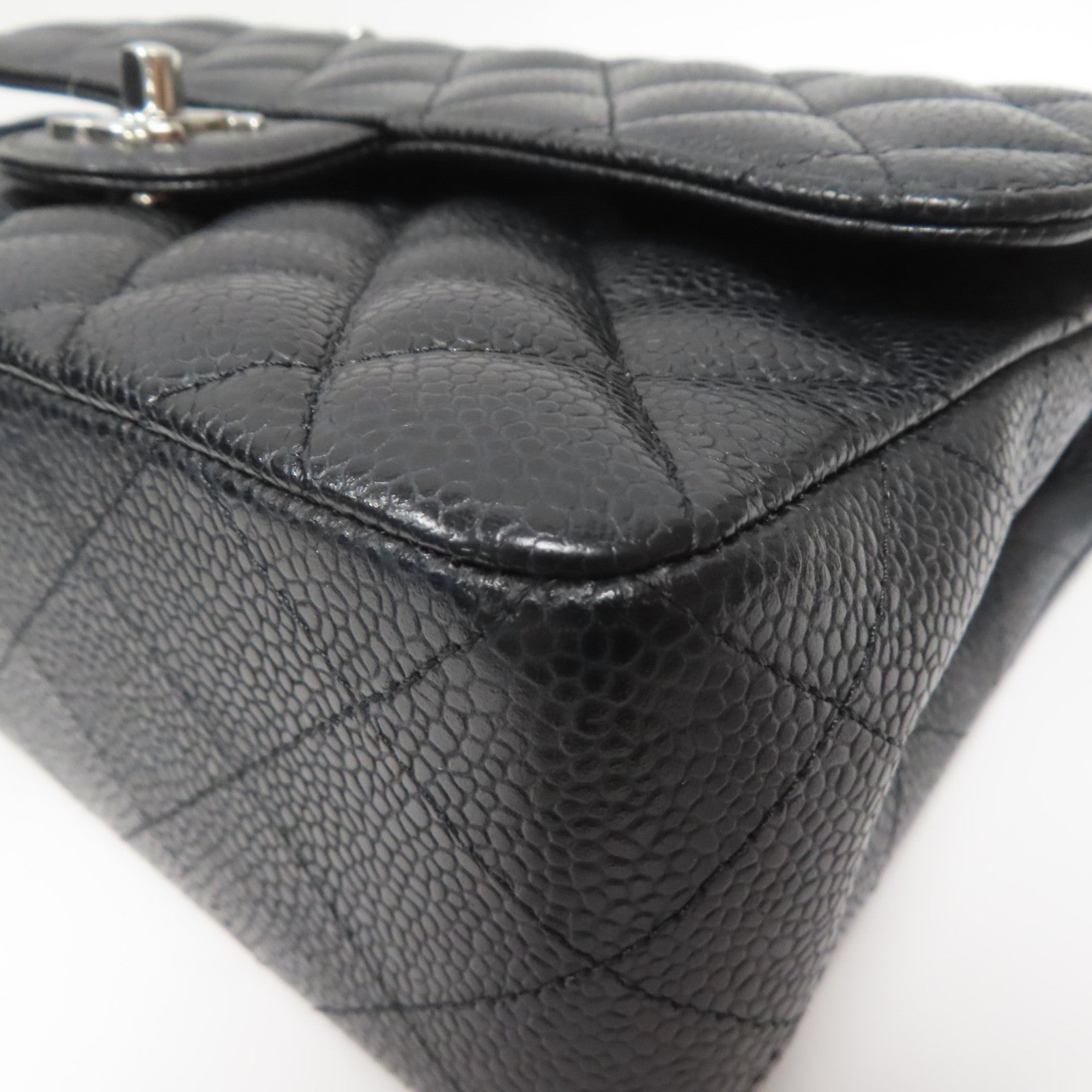 CHANEL 菱格Caviar皮革Classic 23cm銀扣鏈帶肩背袋黑色