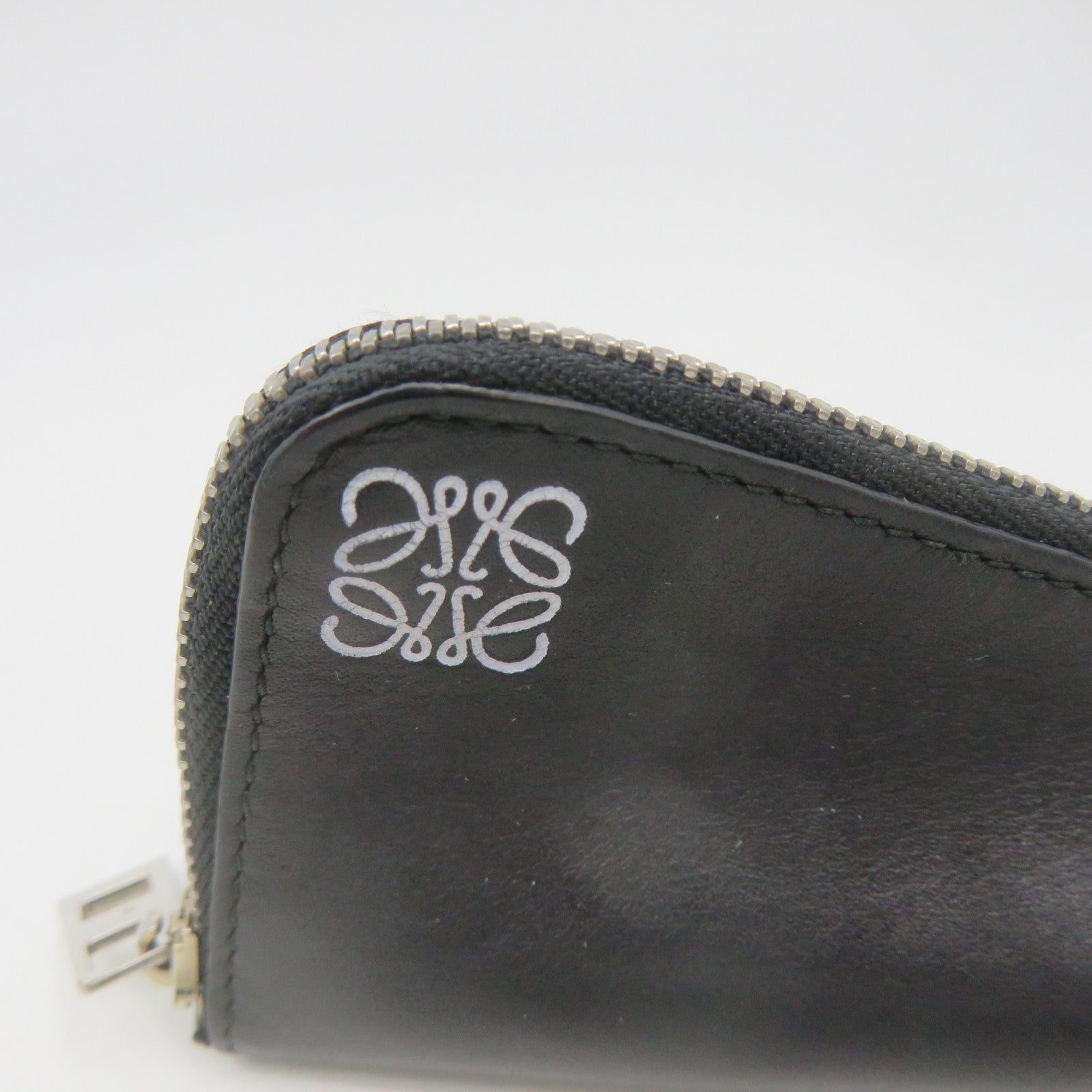 LOEWE 牛皮皮革Coin Purse拉鏈零錢包黑色