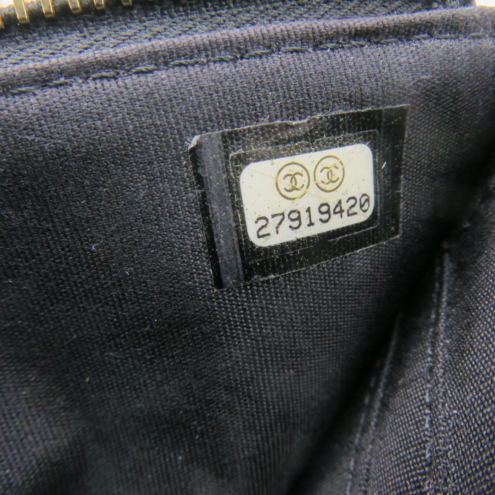 CHANEL 斜紋牛皮皮革Pouch金扣手提包黑色