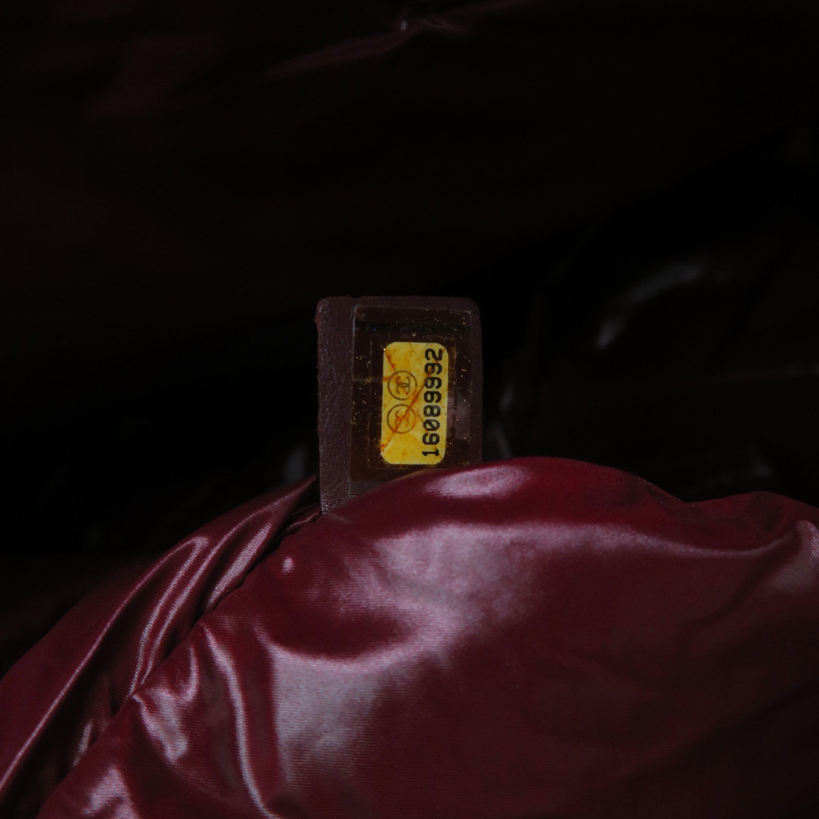CHANEL 菱格尼龙Coco Cocoon银扣肩背袋黑色