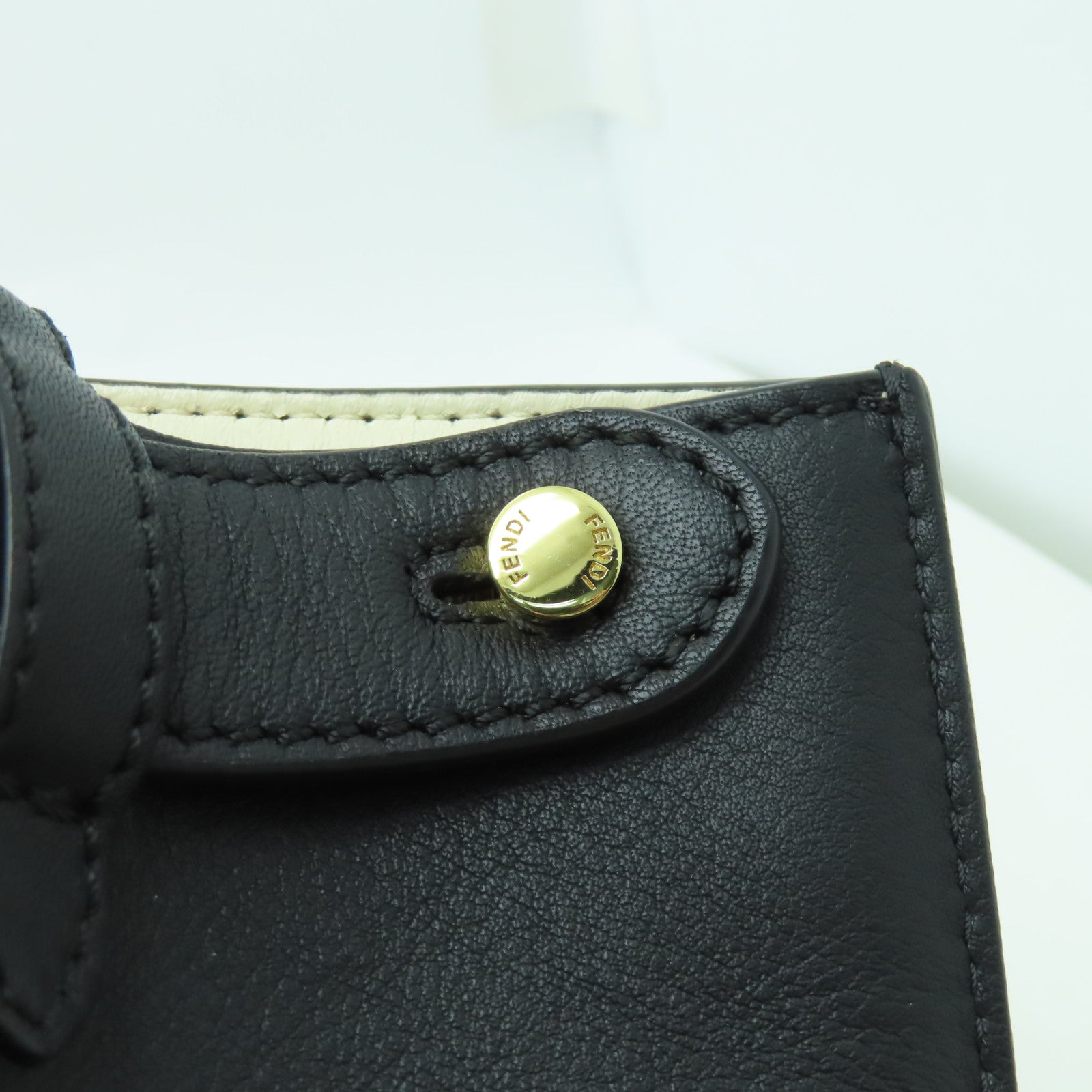 FENDI 牛皮皮革Peekaboo金扣手挽肩背兩用袋黑色