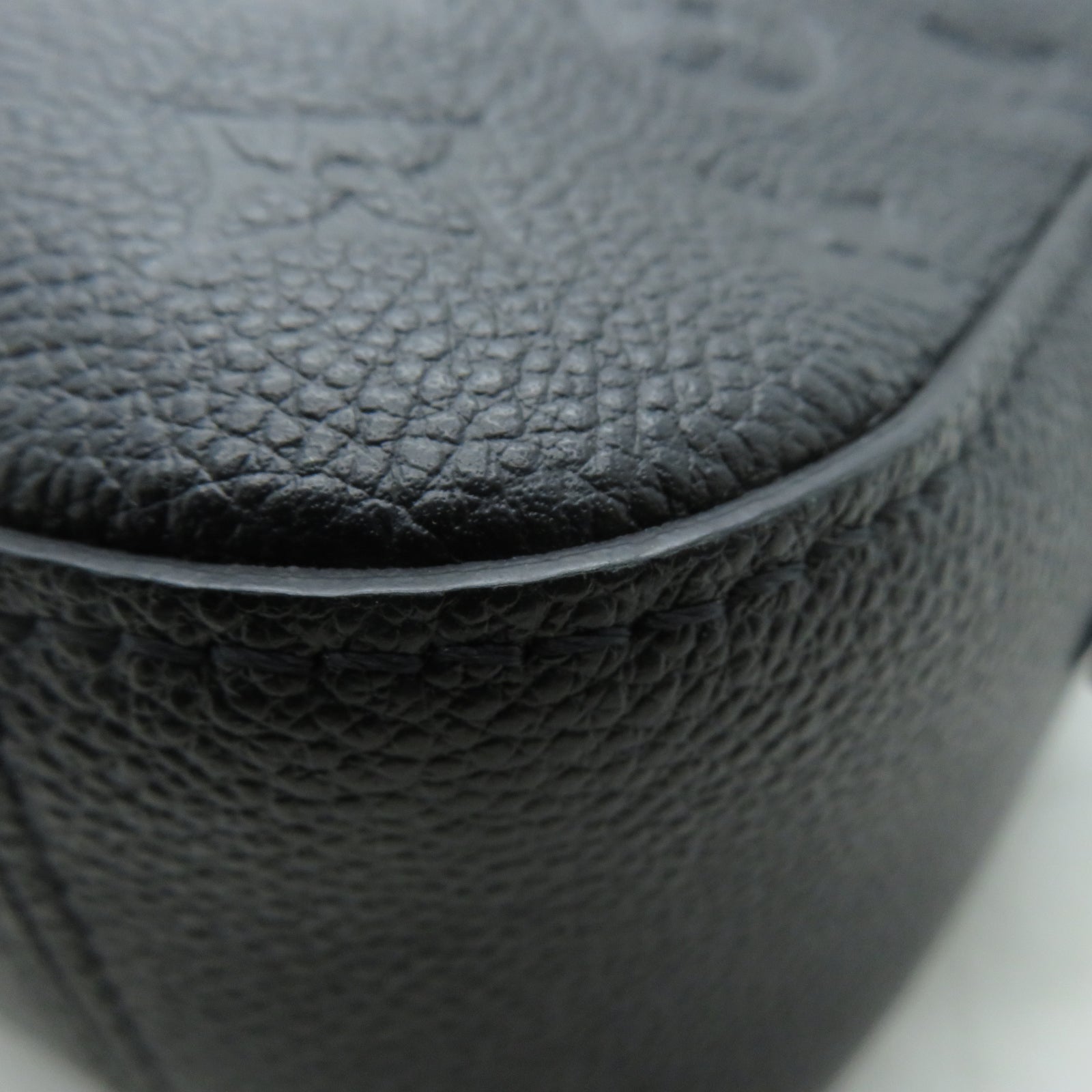 LOUIS VUITTON Monogram Empreinte Saiutonge金扣肩背袋黑色
