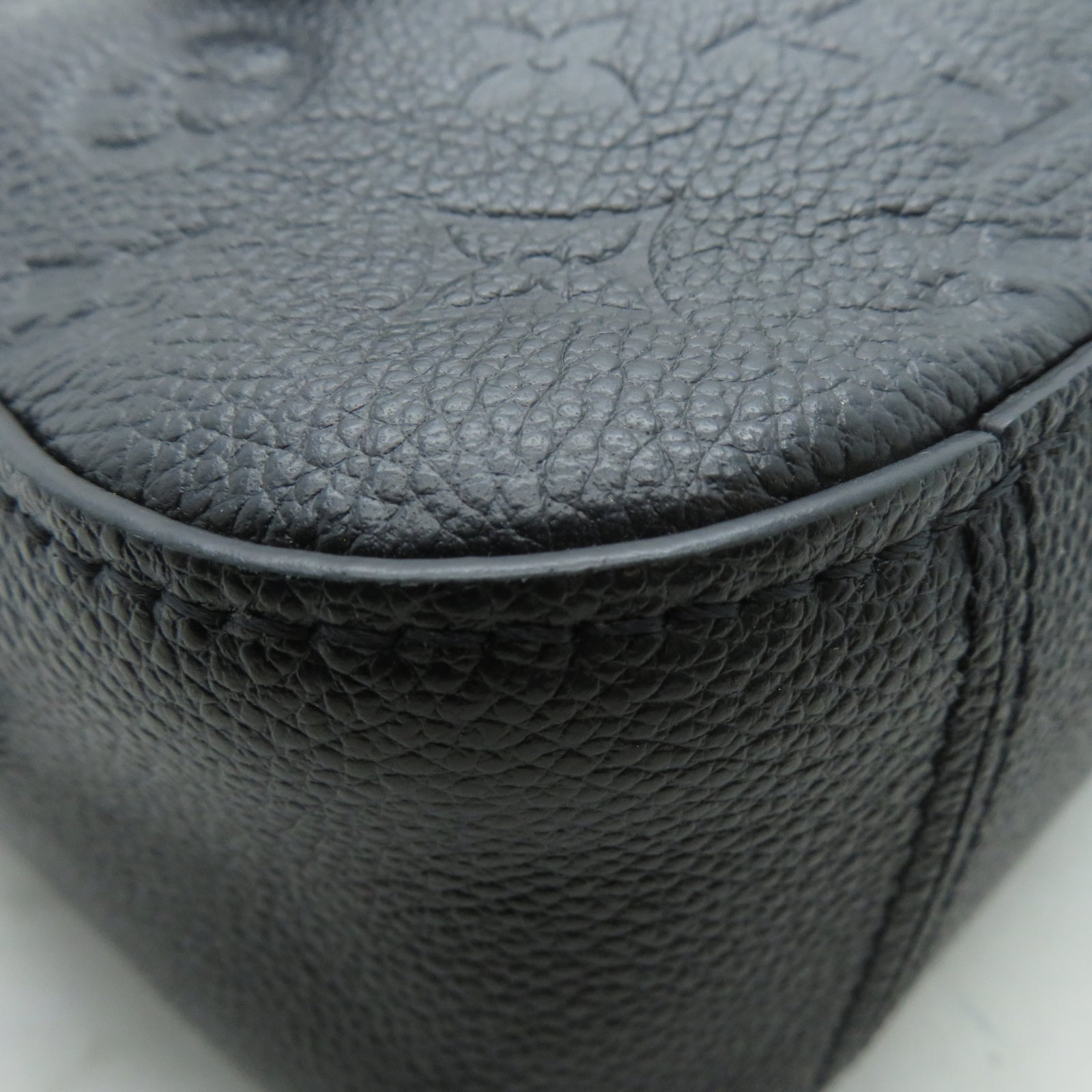 LOUIS VUITTON Monogram Empreinte Saiutonge金扣肩背袋黑色