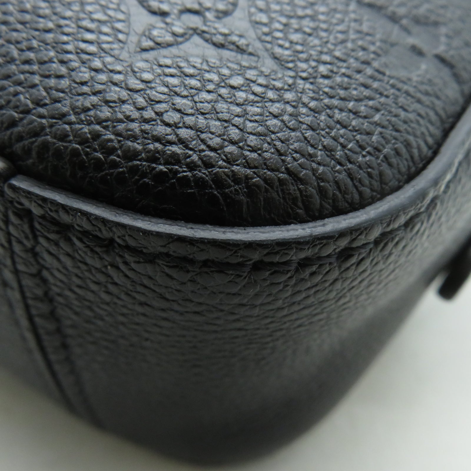 LOUIS VUITTON Monogram Empreinte Saiutonge金扣肩背袋黑色