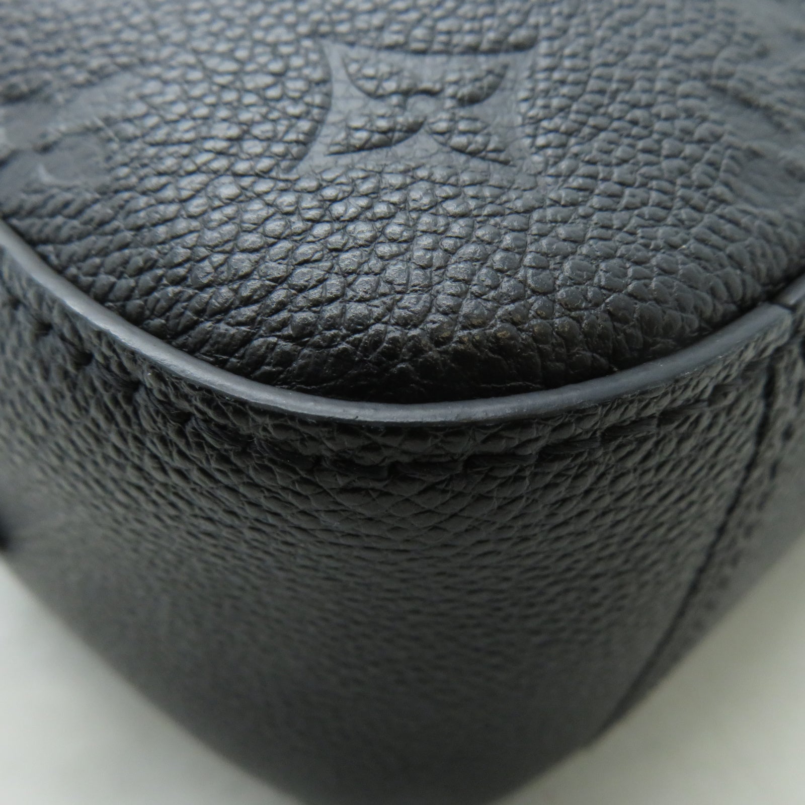 LOUIS VUITTON Monogram Empreinte Saiutonge金扣肩背袋黑色