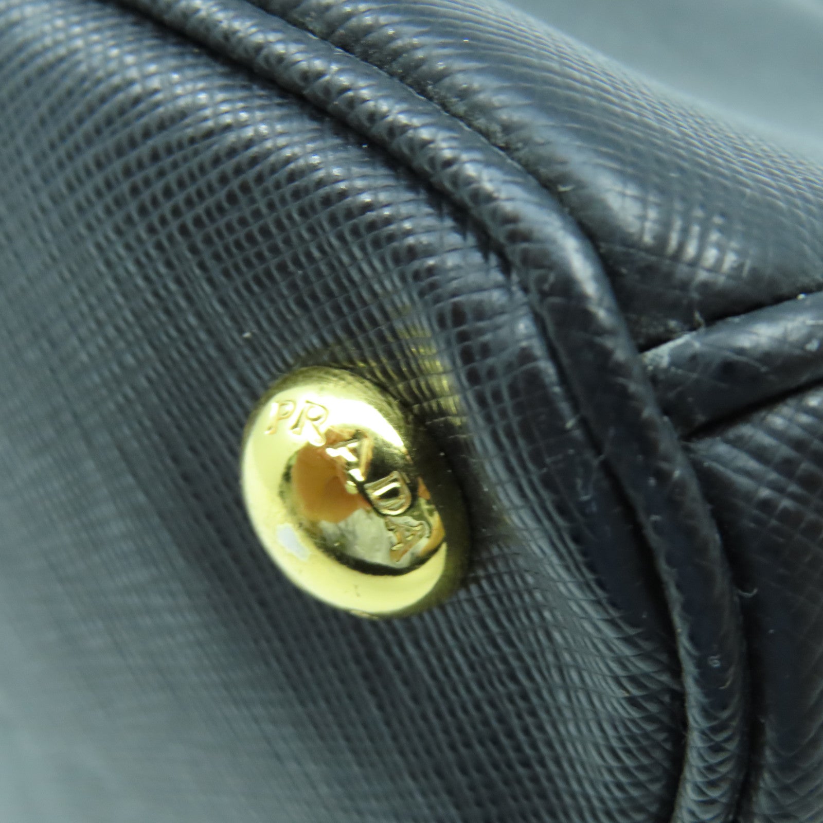 PRADA Saffiano Lux 2 Way Shoulder金扣手挽肩背兩用袋黑色