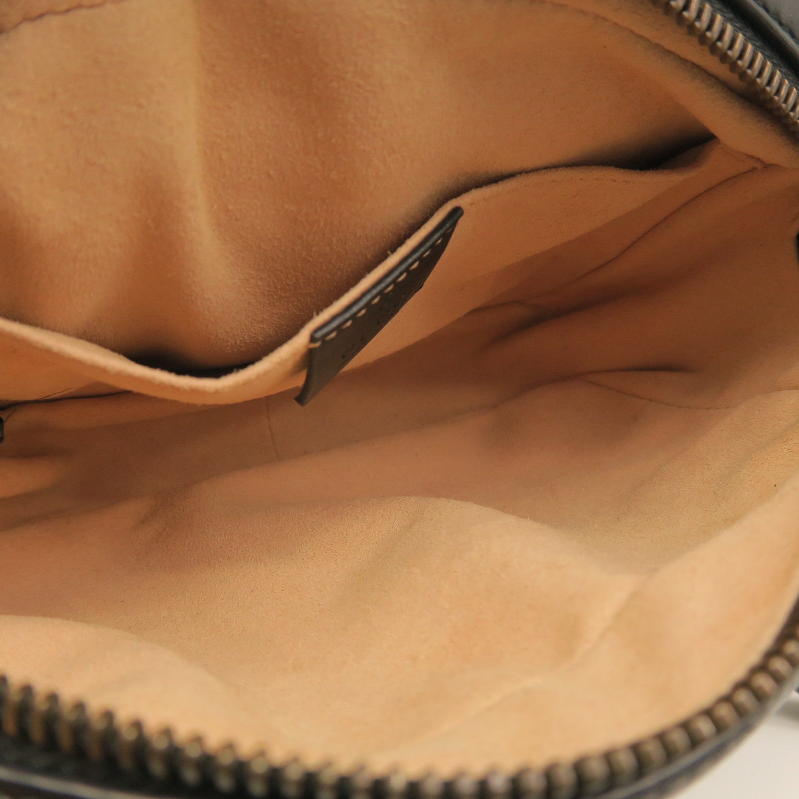 GUCCI cowhide leather GG MARMONT gold buckle shoulder bag black