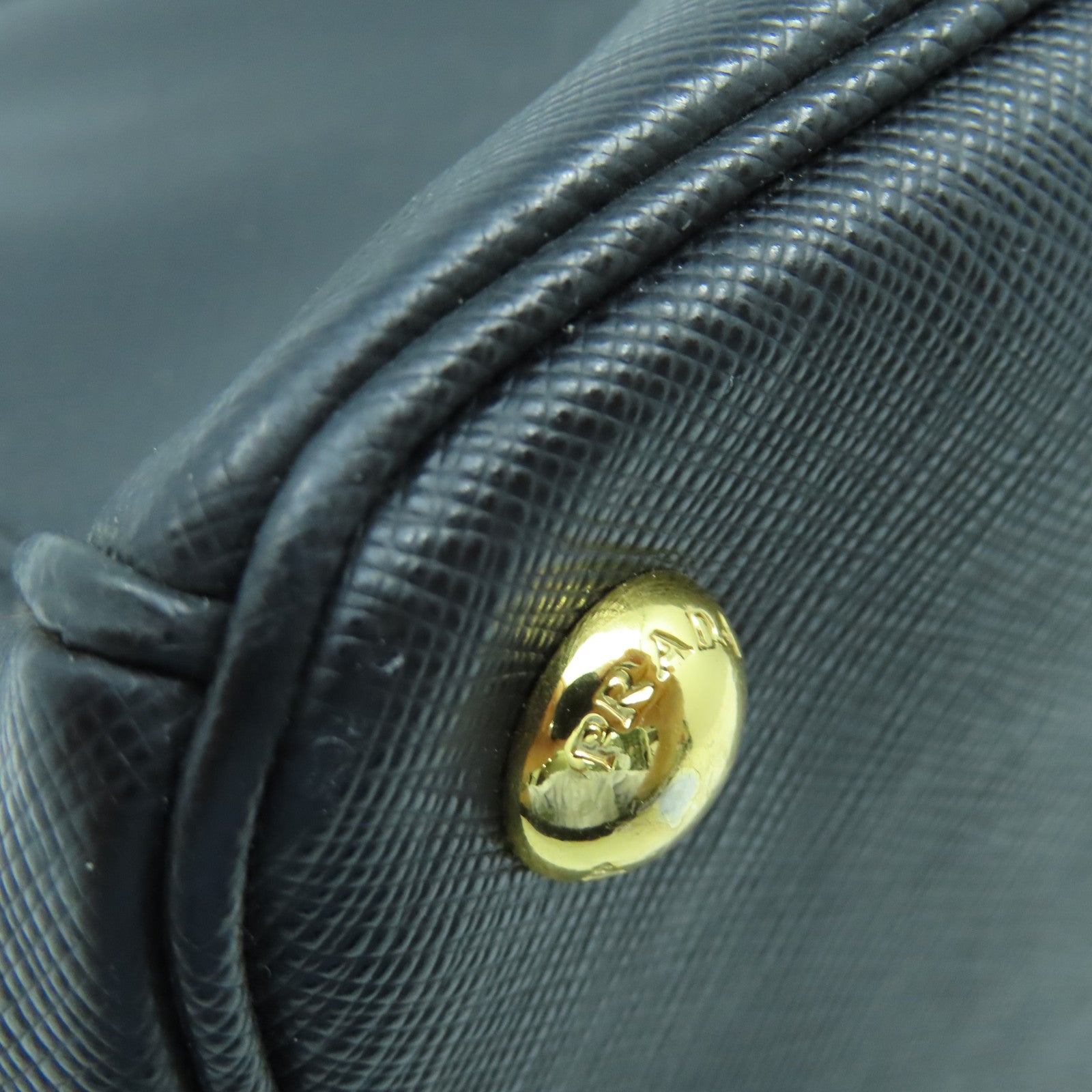 PRADA Saffiano Lux 2 Way Shoulder金扣手挽肩背兩用袋黑色