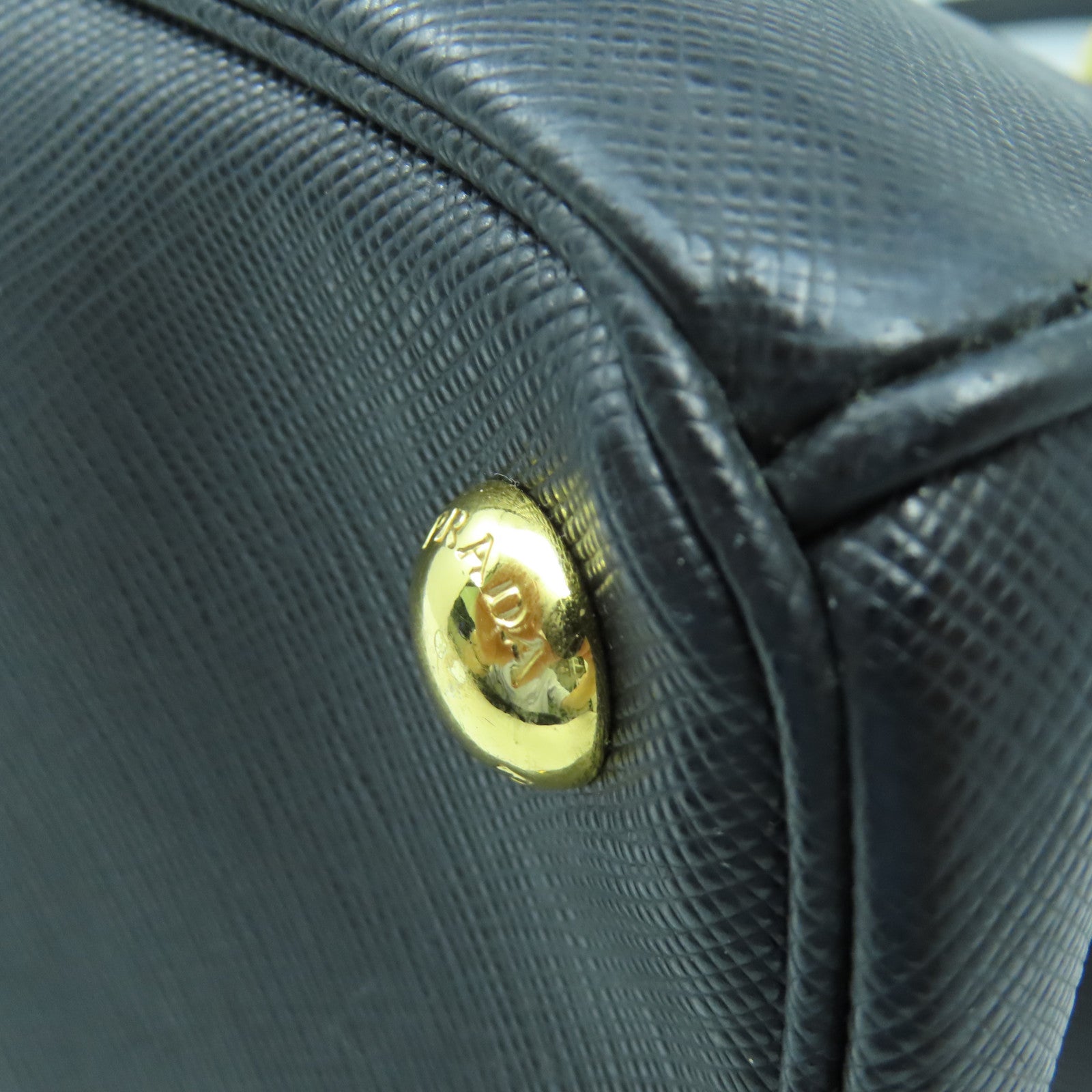 PRADA Saffiano Lux 2 Way Shoulder金扣手挽肩背兩用袋黑色