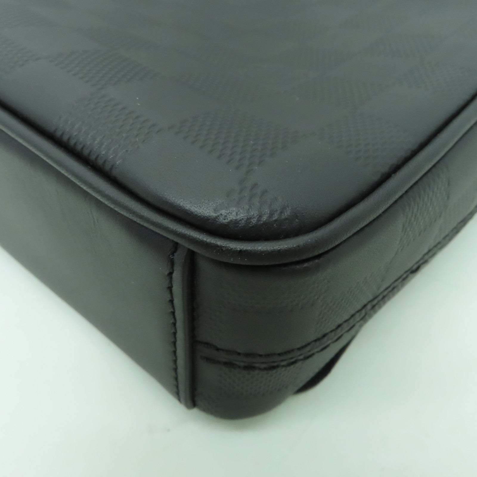 LOUIS VUITTON Damier Infini District PM銀扣肩背袋黑色