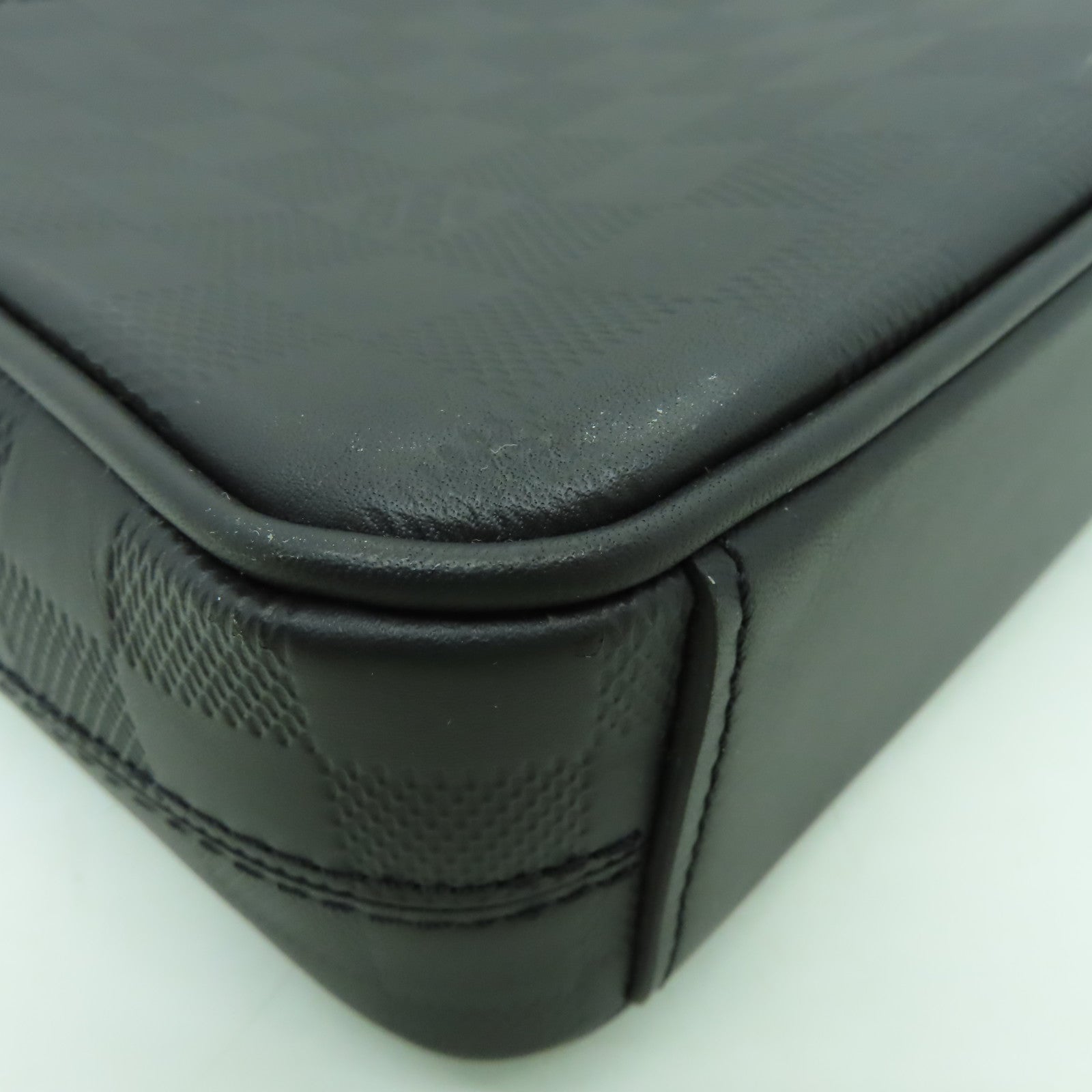LOUIS VUITTON Damier Infini District PM銀扣肩背袋黑色
