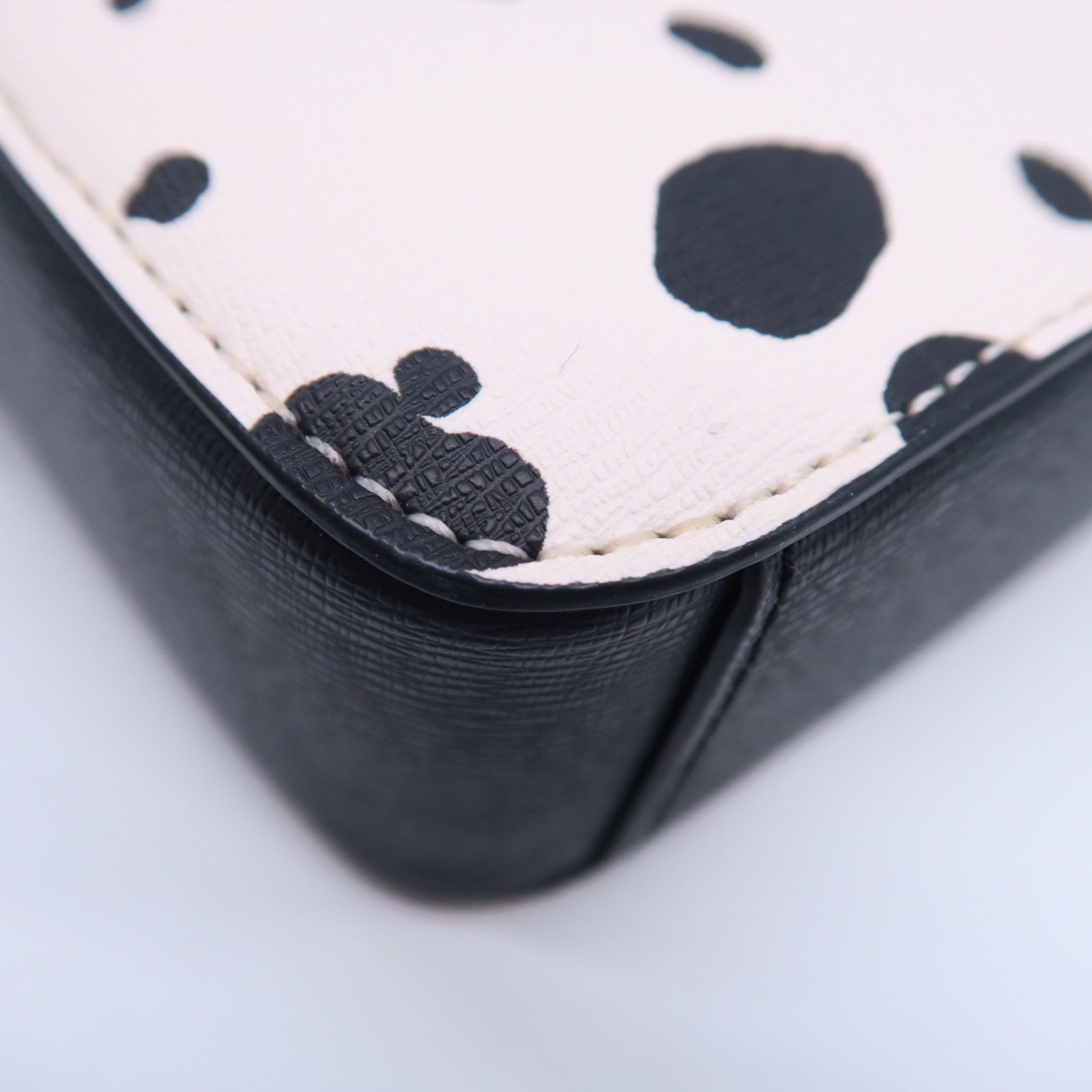 Kate Spade Saffiano皮革Mini Dalmatians Camera Bag銀扣肩背袋黑色/白色