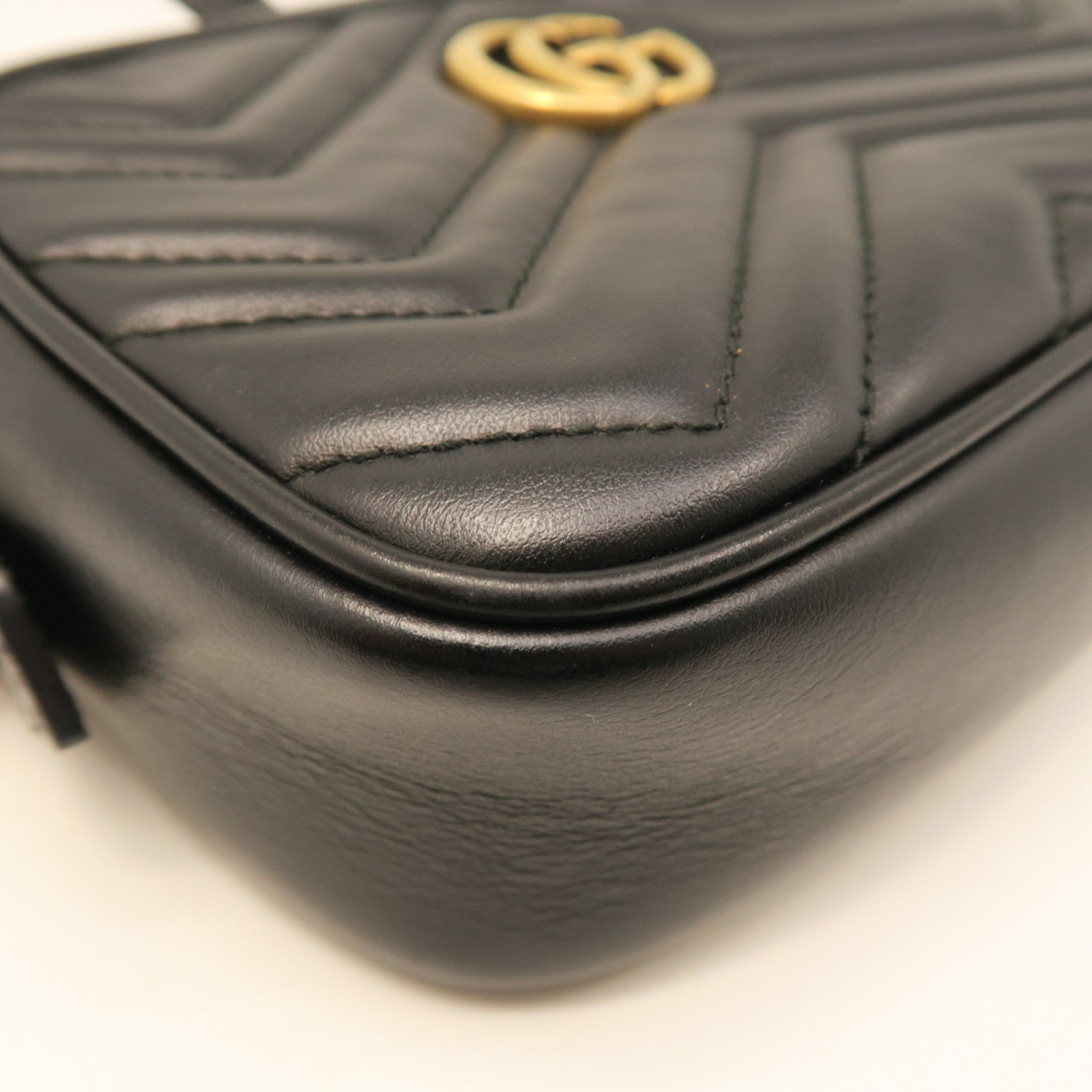 GUCCI cowhide leather GG MARMONT gold buckle shoulder bag black