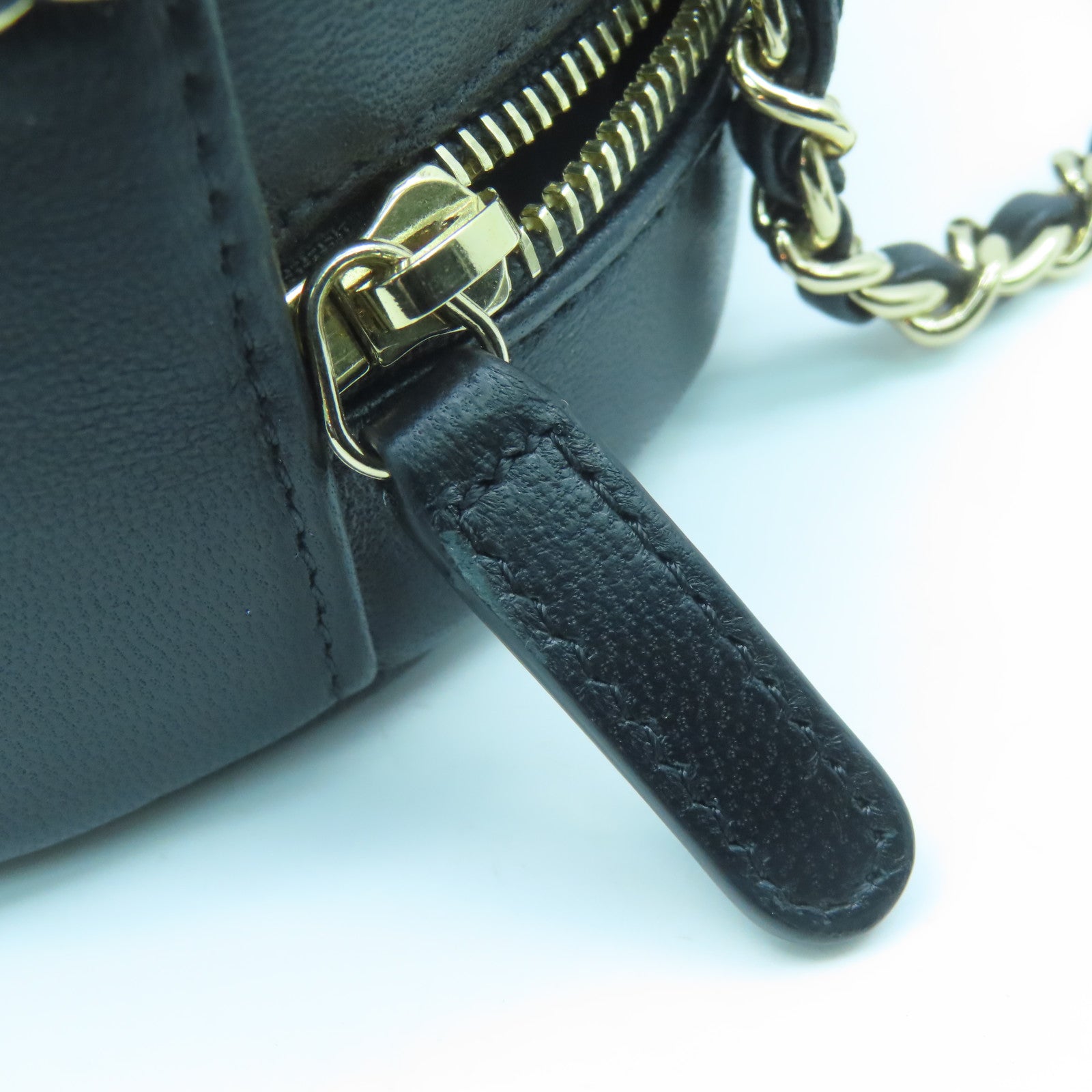 CHANEL rhombic sheepskin leather Chain Shoulder Bag gold buckle chain shoulder bag black