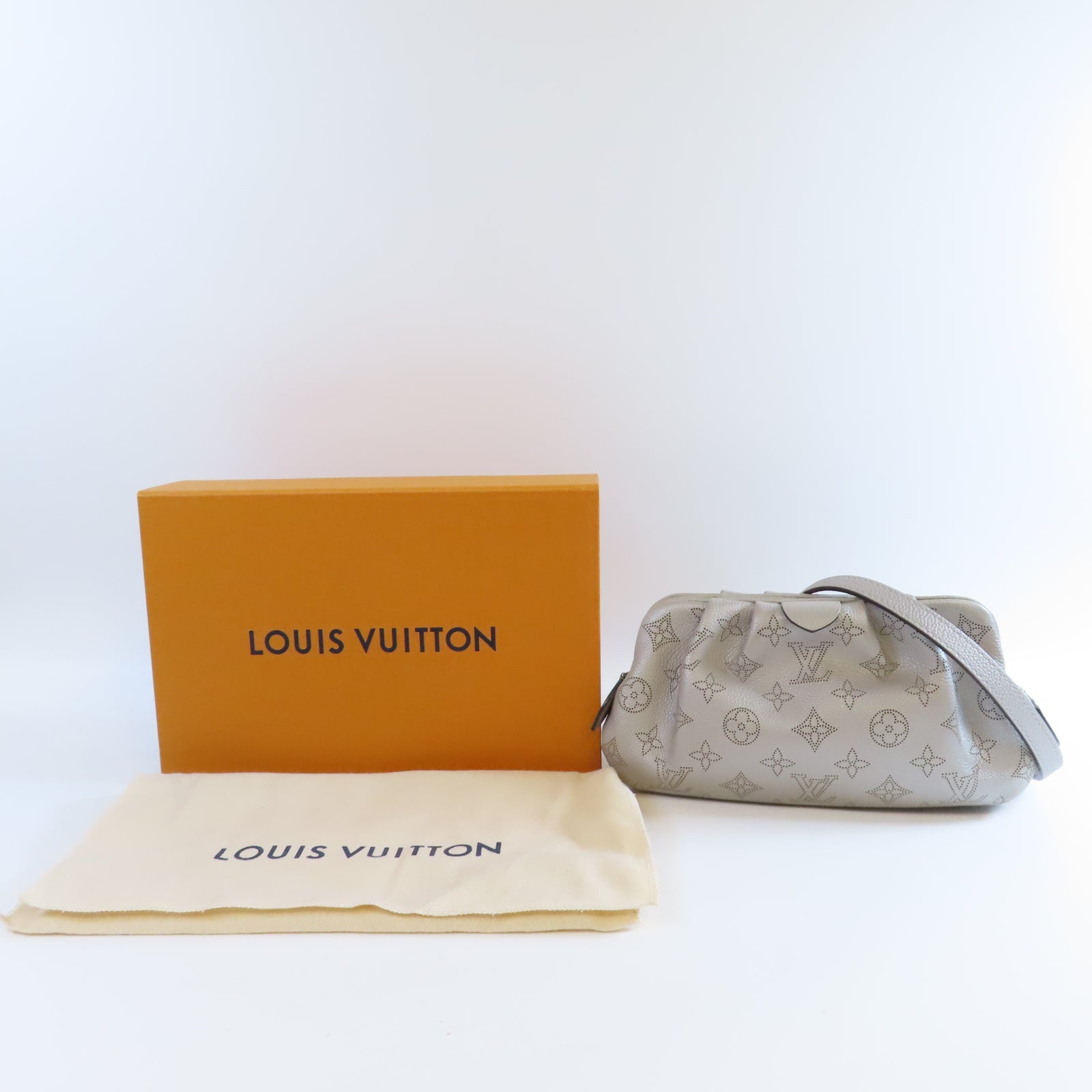 LOUIS VUITTON Mahina Scara Mini銀扣肩背袋銀色