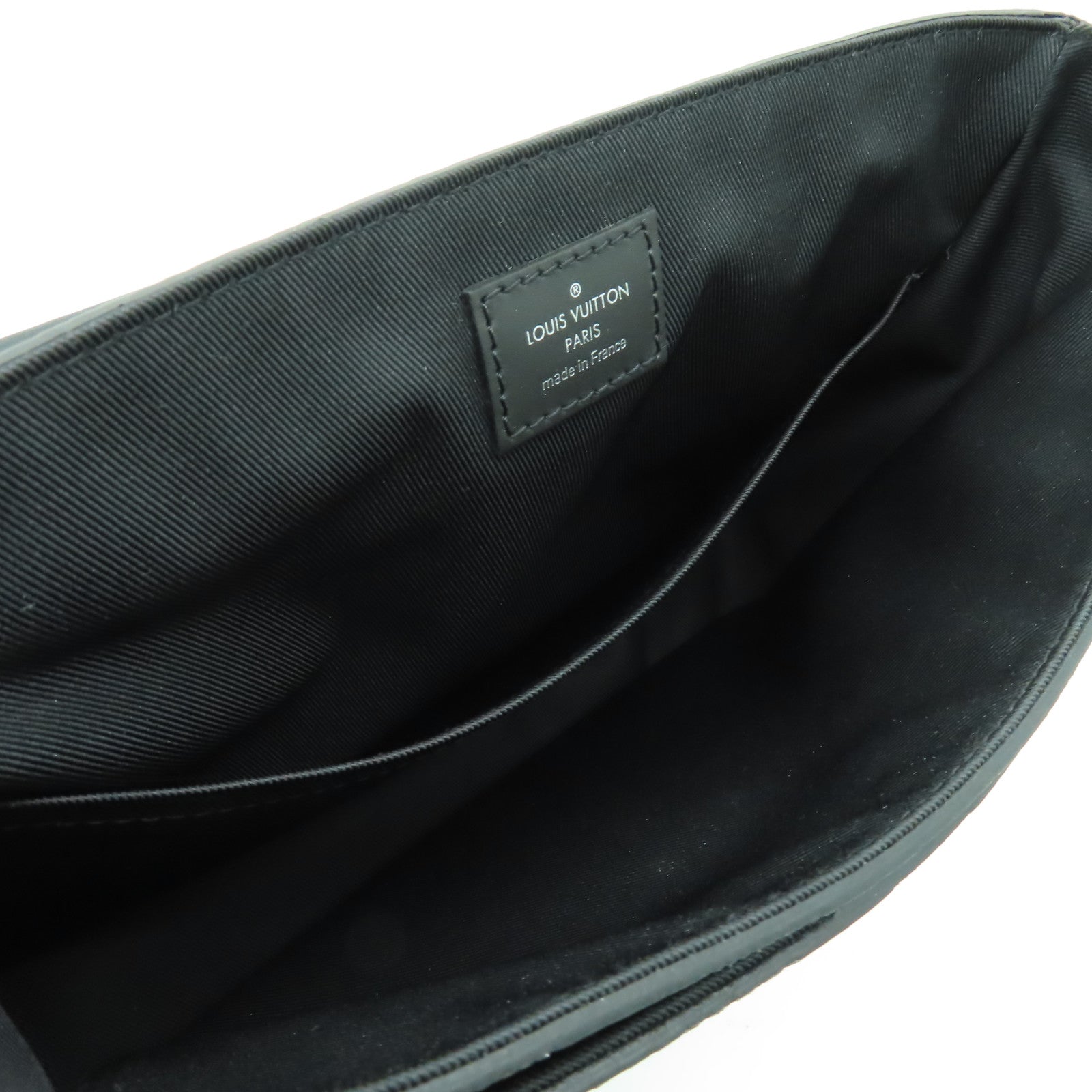 LOUIS VUITTON Damier Infini District PM銀扣肩背袋黑色
