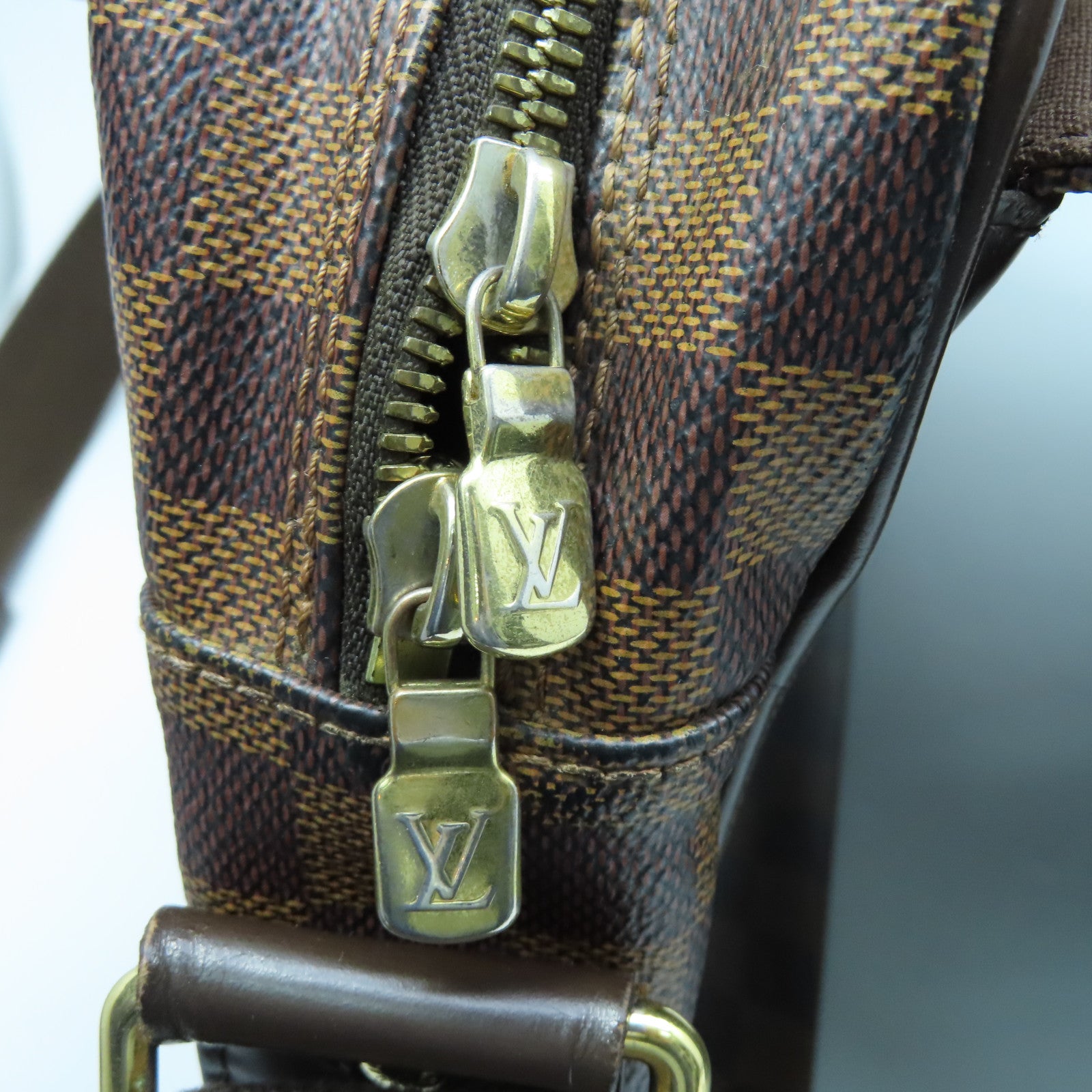LOUIS VUITTON Damier Shelton MM Shoulder Bag金扣肩背袋啡色