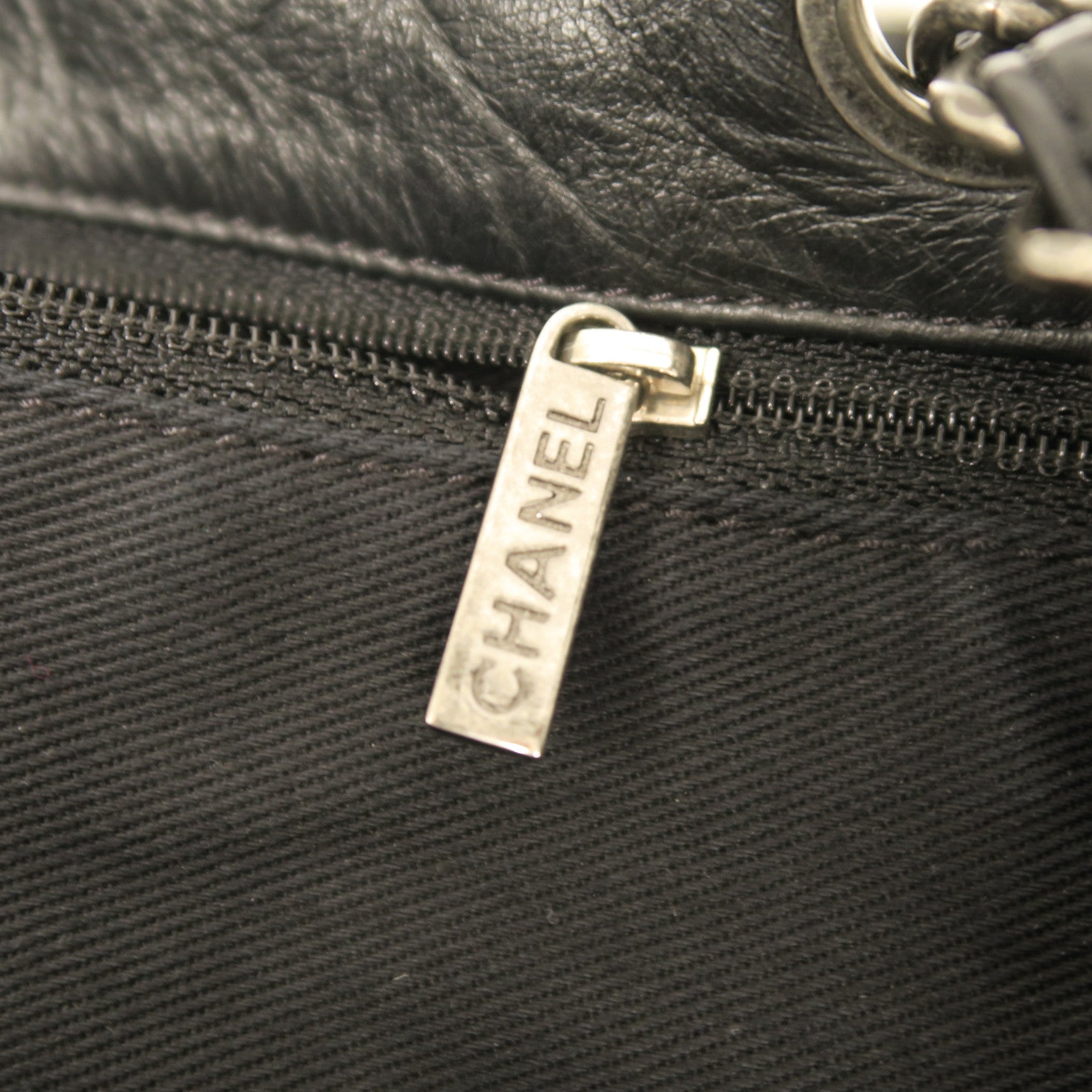 CHANEL 菱格牛皮皮革Chain Shoulder銀扣鏈帶肩背袋黑色