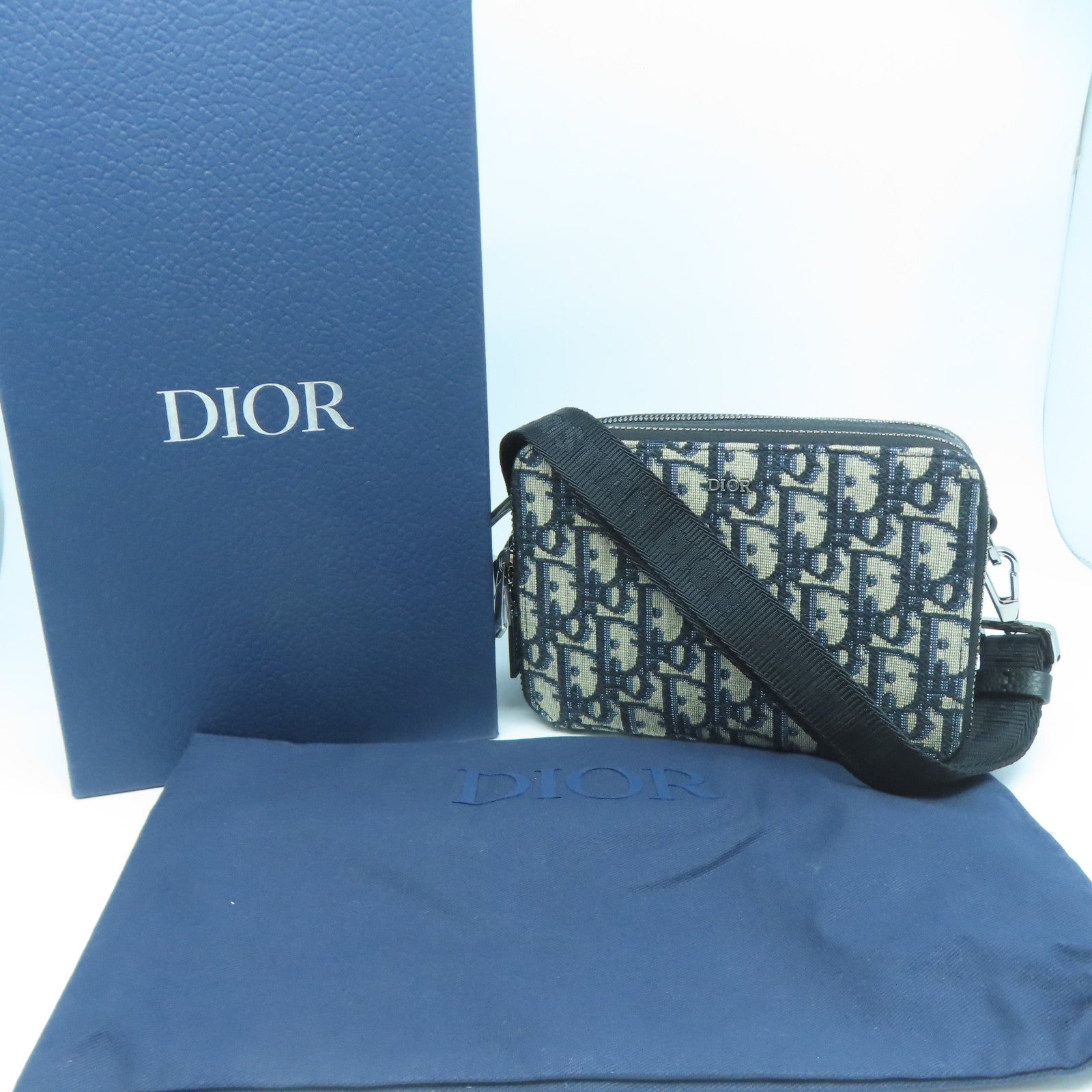 Dior 帆布Pouch With Strap銀扣肩背袋黑色/藍色