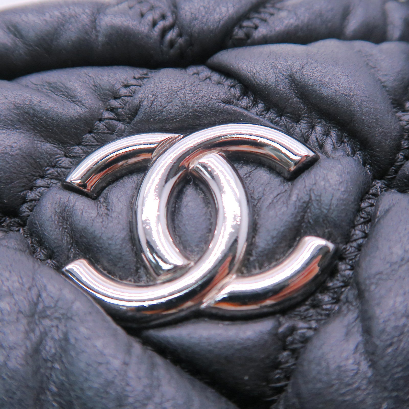 CHANEL 菱格牛皮皮革Chain Shoulder银扣肩背袋黑色