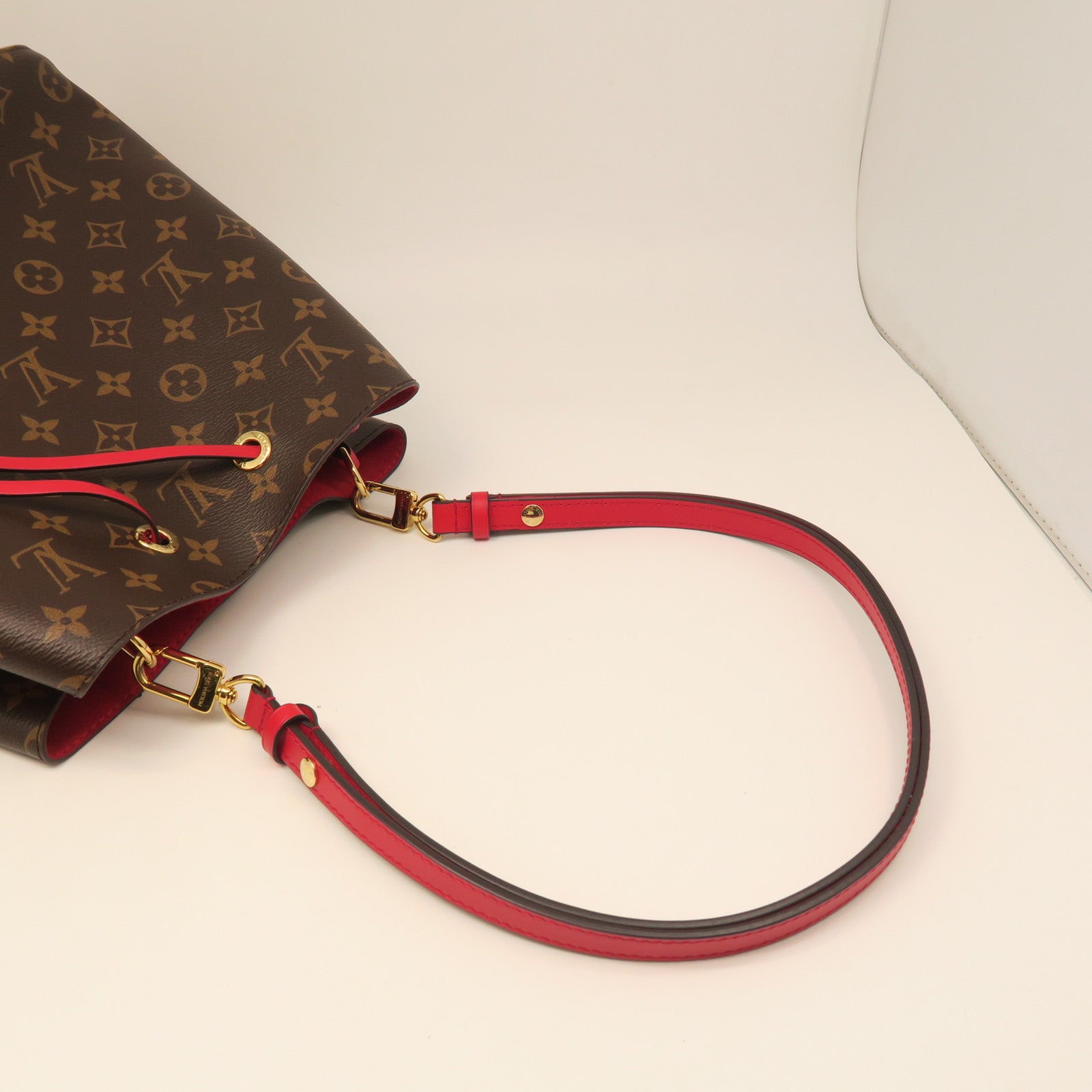 LOUIS VUITTON Monogram Neo Noe Gold Buckle Shoulder Bag Brown