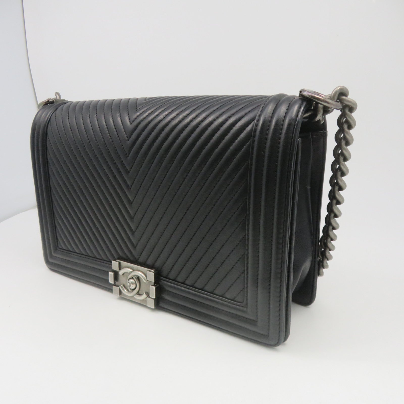 CHANEL 斜紋羊皮皮革Boy 28 Chain Shoulder鏈帶肩背袋黑色