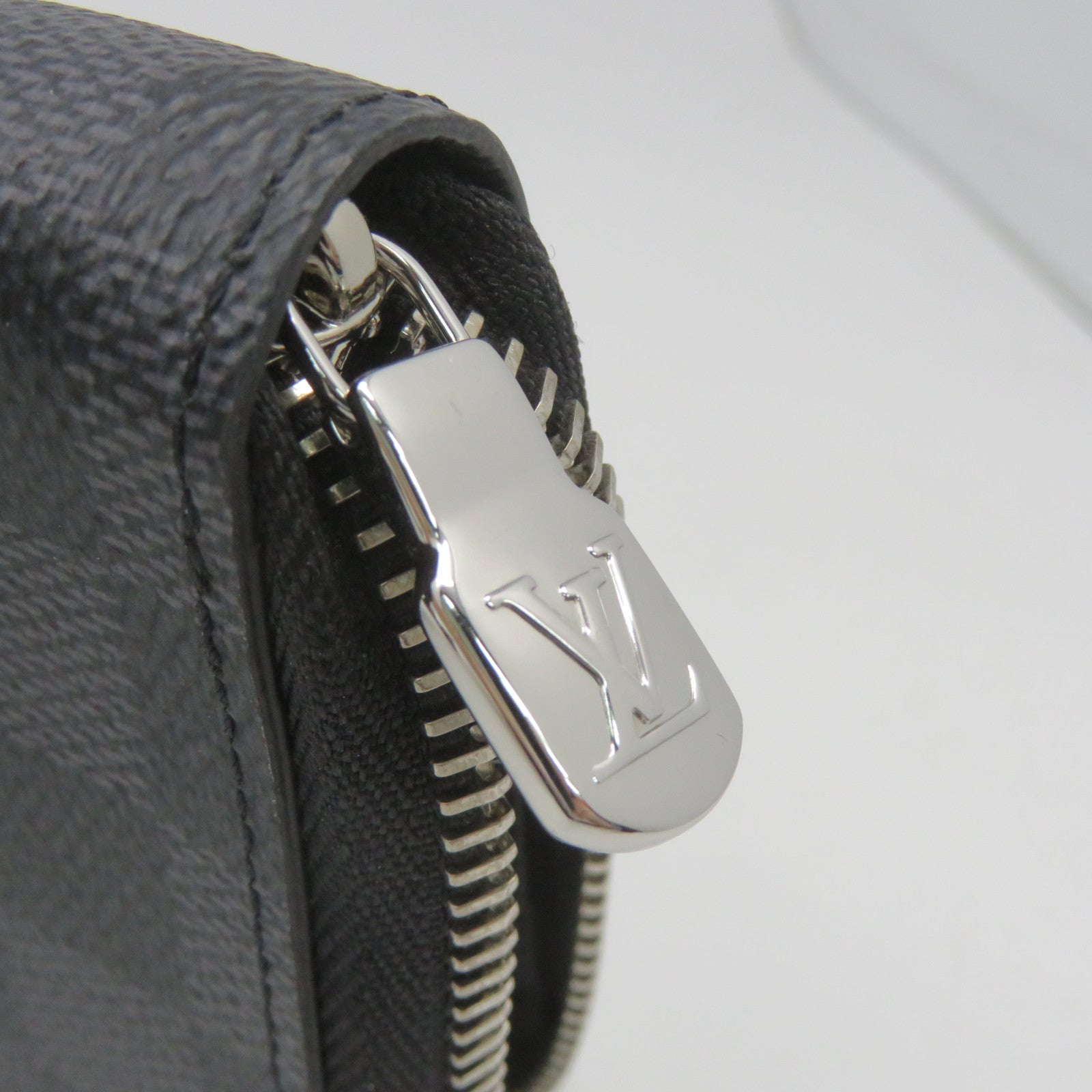 LOUIS VUITTON Damier Long Wallet Silver Buckle Long Wallet Black