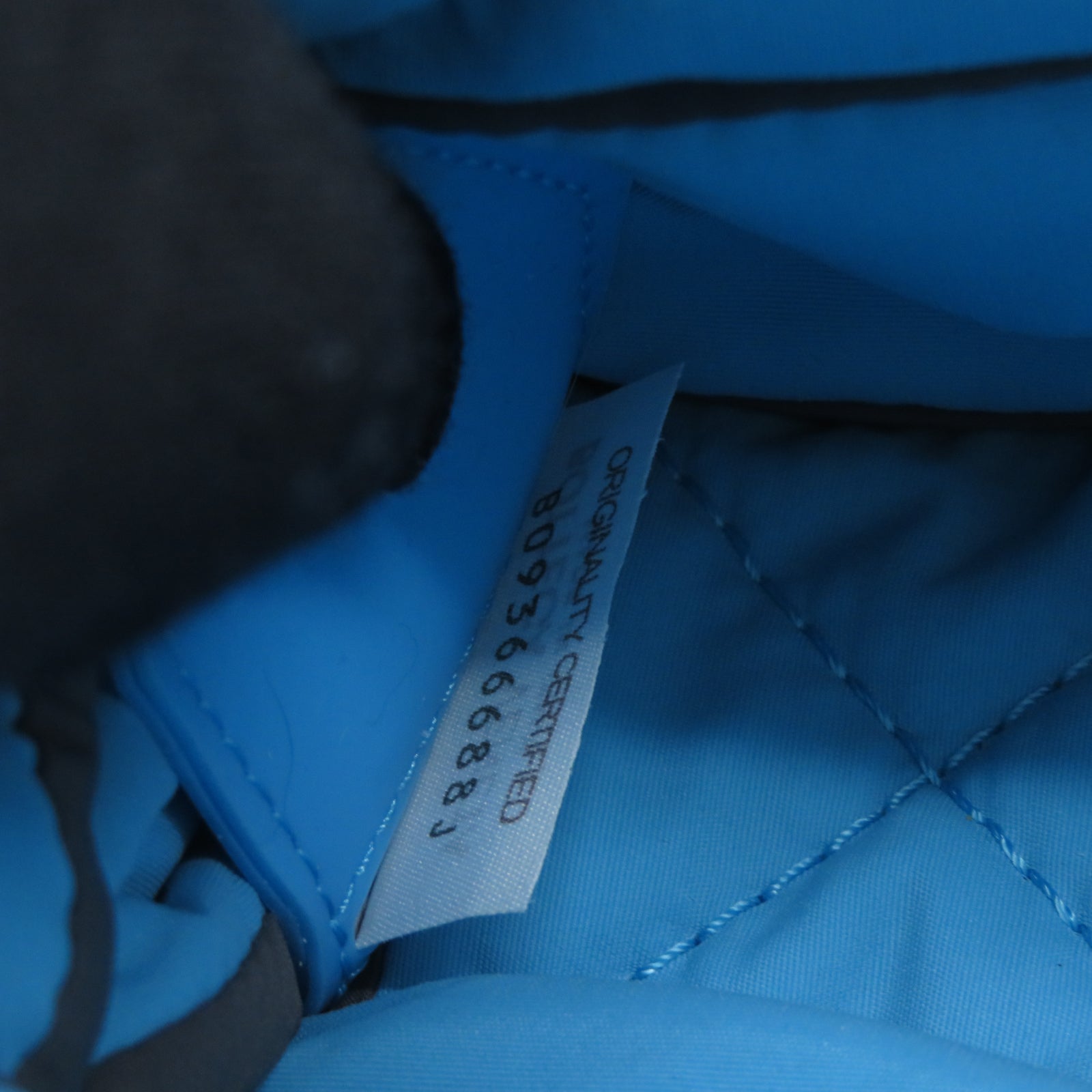 BOTTEGA VENETA 尼龍Padded Tech Cassette Bag銀扣肩背袋灰色